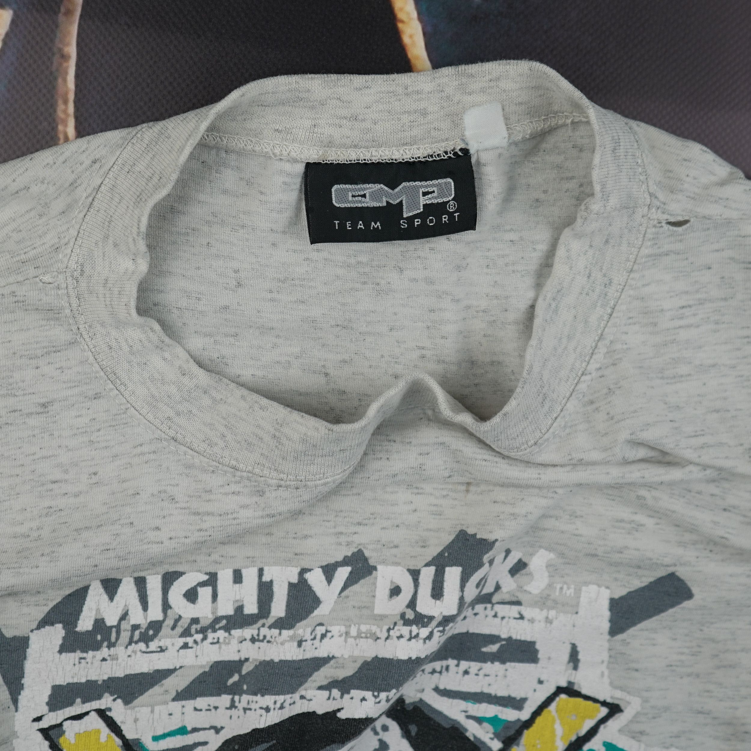NHL × Vintage Vintage 90s Mighty Ducks Thrashed Distressed T-Shirt Size US XL / EU 56 / 4 - 11 Thumbnail