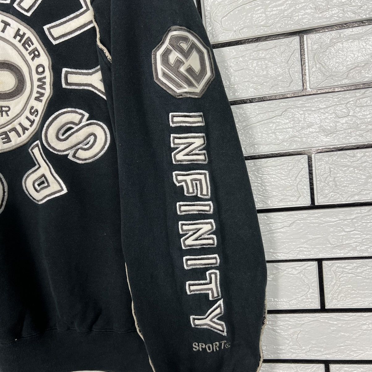 Japanese Brand Vintage INFINTY SPORT Embroidery Logo Sweatshirt #3969-C181 Size US XXL / EU 58 / 5 - 8 Thumbnail