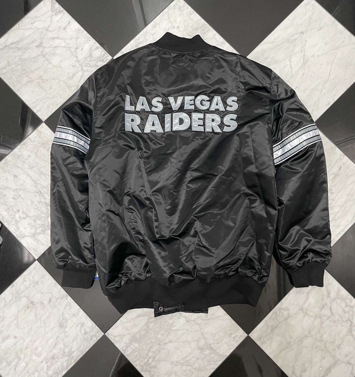 Starter 🔥 Raiders starter Jacket XL i also have it in Large Size US XL / EU 56 / 4 - 2 Thumbnail
