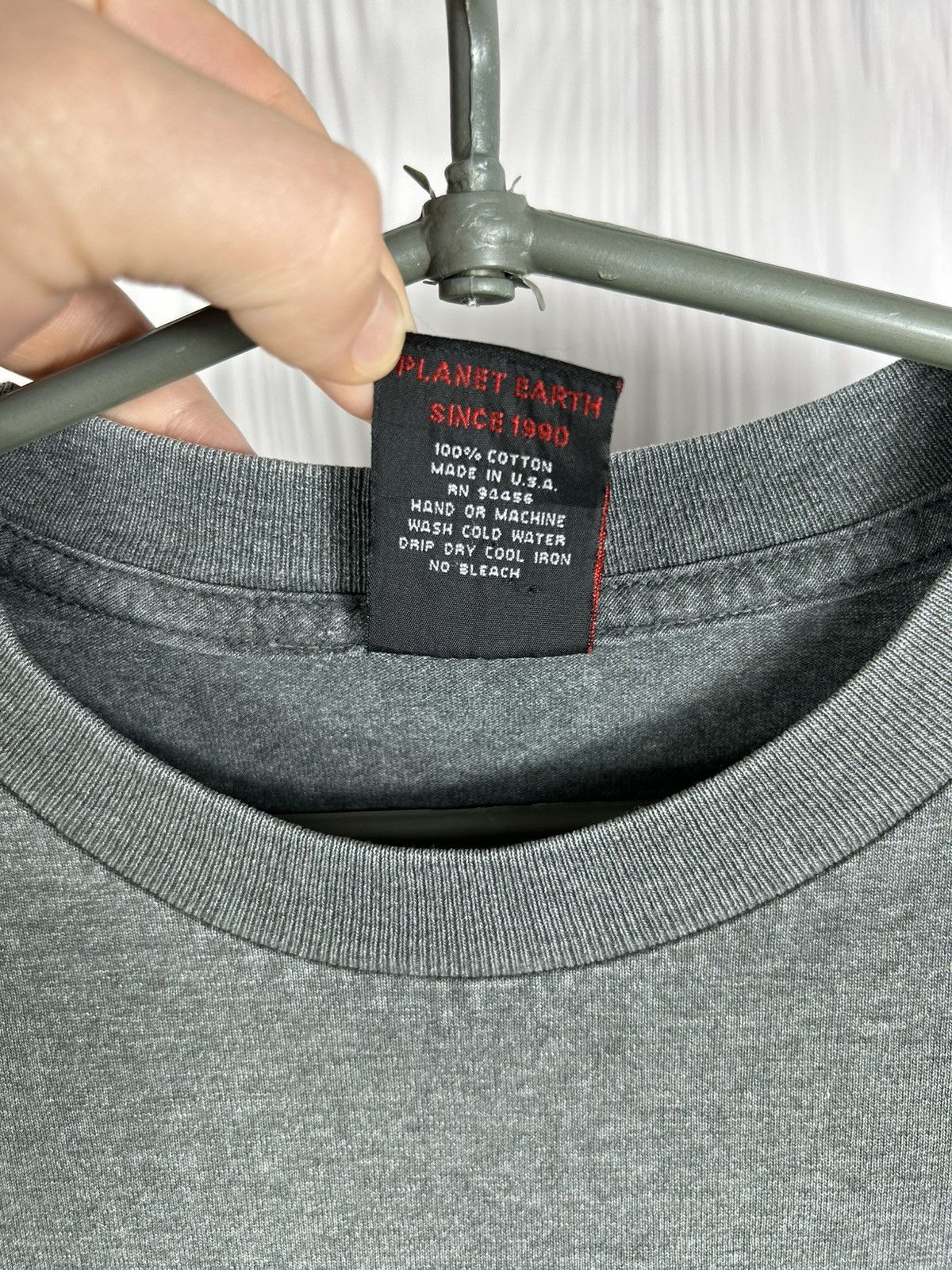 Vintage Vintage Planet Earth Skateboarding USA T-Shirt Size L Size US L / EU 52-54 / 3 - 15 Thumbnail
