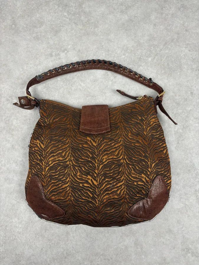 Roberto Cavalli 2000s Roberto Cavalli Brown Leather Tiger Embossed Shoulder Bag Size ONE SIZE - 5 Thumbnail