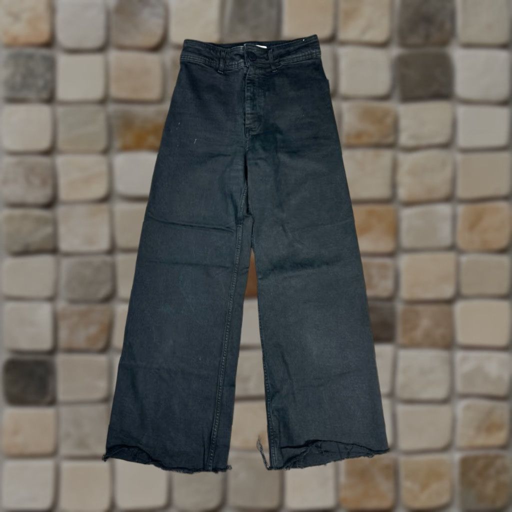 Zara Zara Jeans Womens 26 Black Denim High Rise Ripped Wide Leg Raw Hem Casual 26x28 Jeans Size 26" / US 2 / IT 38 - 1 Thumbnail