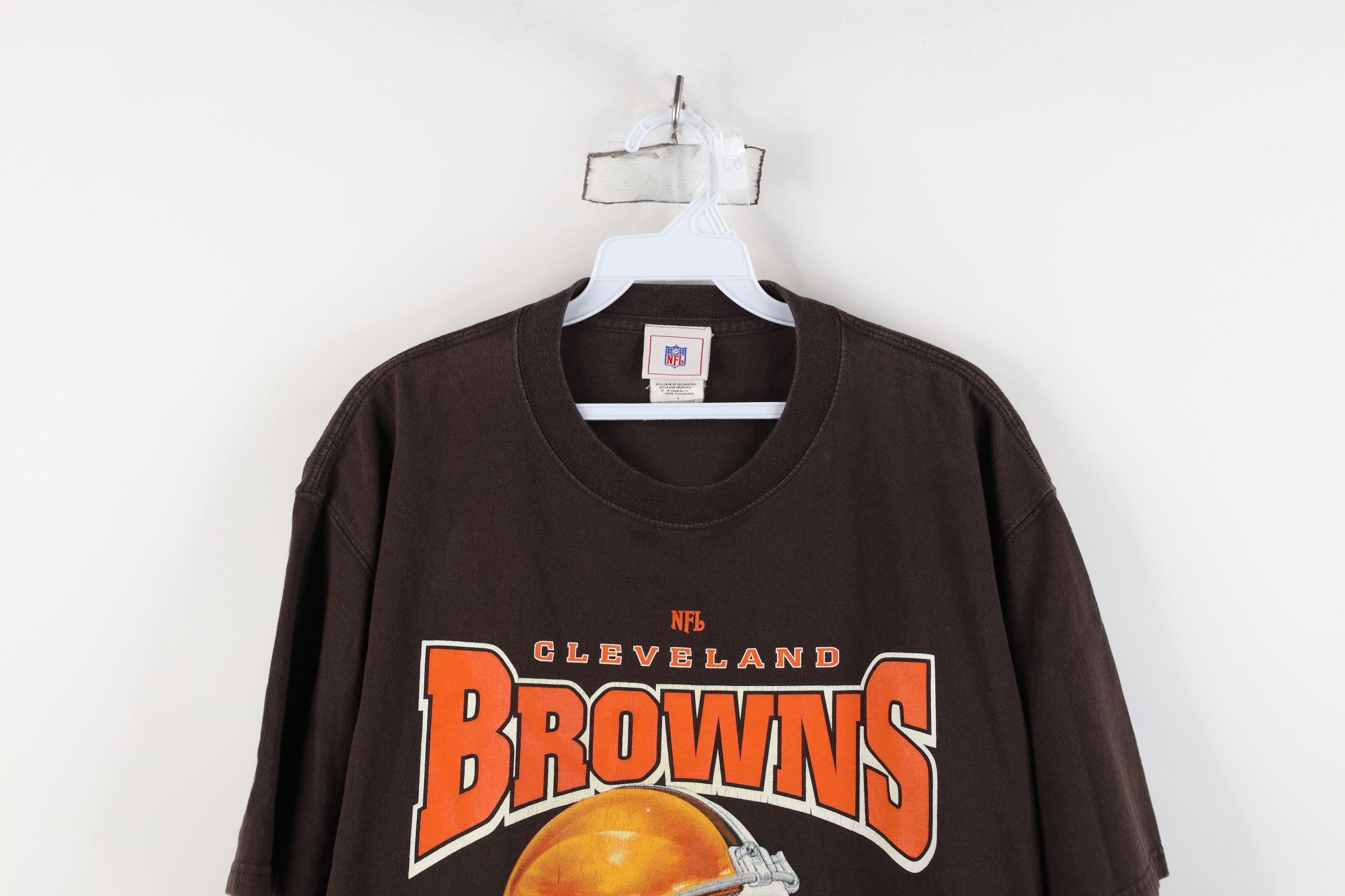 Vintage Vintage Y2K NFL Cleveland Football Helmet T-Shirt Brown Size US L / EU 52-54 / 3 - 2 Thumbnail