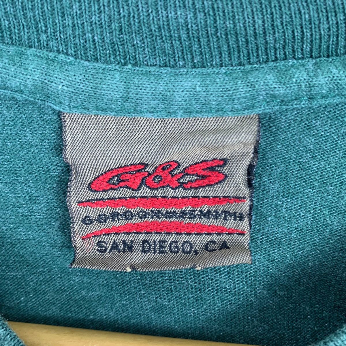 Vintage Vintage 90s GORDON and SMITH Surf Boards & Stuff Logo Shirt Size US S / EU 44-46 / 1 - 6 Thumbnail