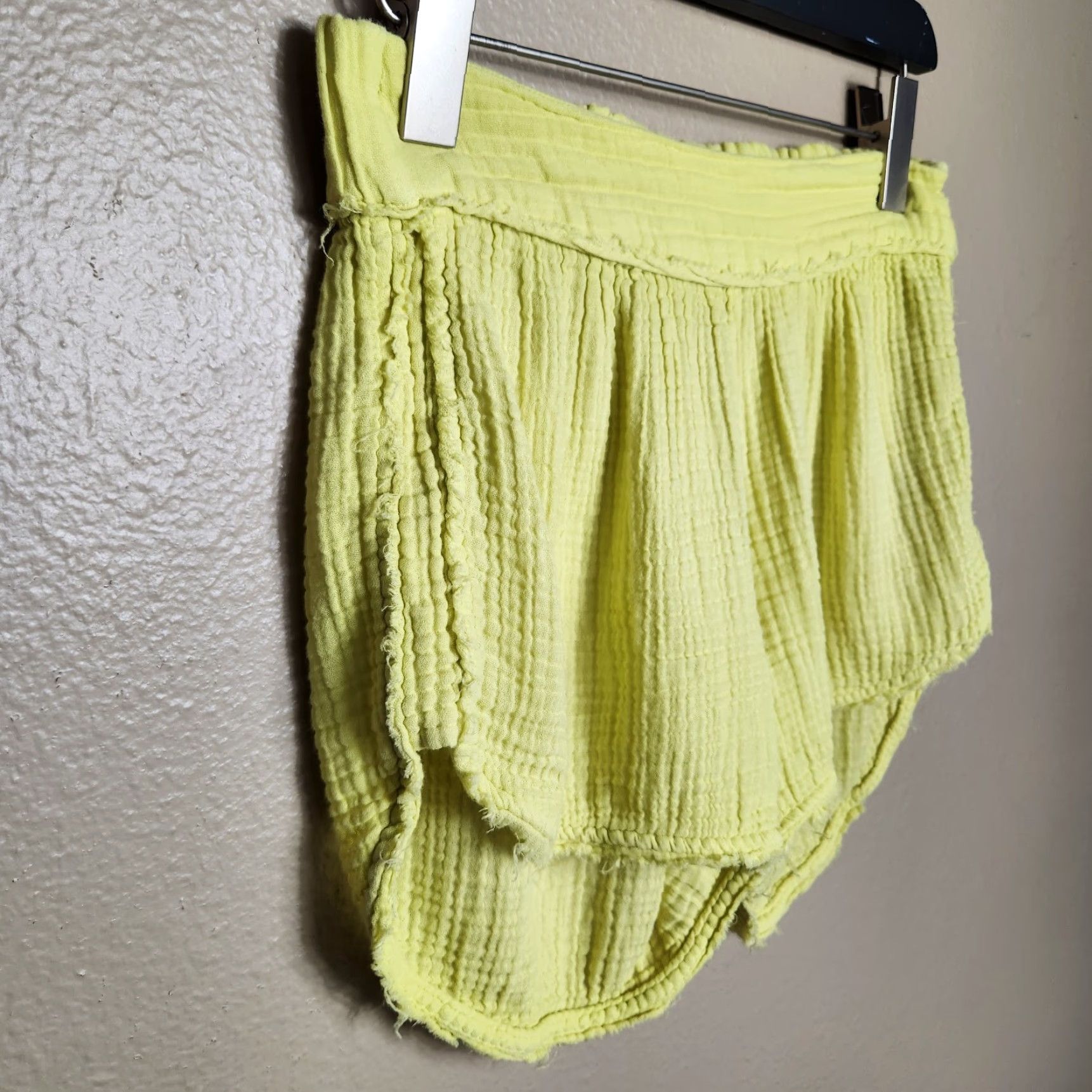 Anthropologie Anthropologie Daily Practice Butter Yellow Gauzy Beach Shorts XS Size 26" / US 2 / IT 38 - 6 Thumbnail