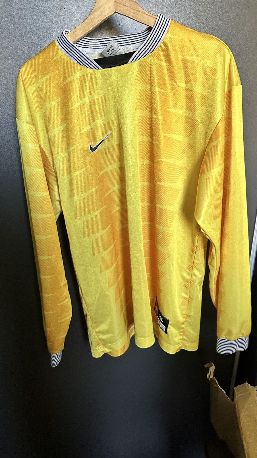 Nike × Vintage Vintage 90s Nice Rare long sleeve gym Grail football Size US XL / EU 56 / 4 - 2 Thumbnail