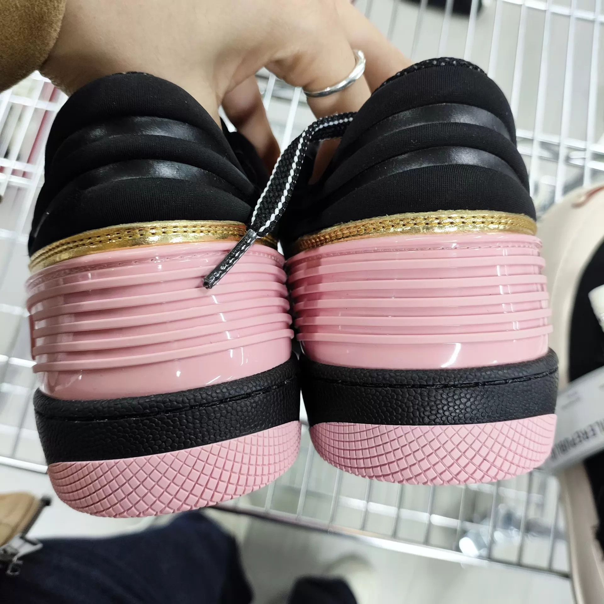 Gucci Gucci new unworn gold leather sneaker EUR 38 Size US 6.5 / IT 36.5 - 3 Thumbnail
