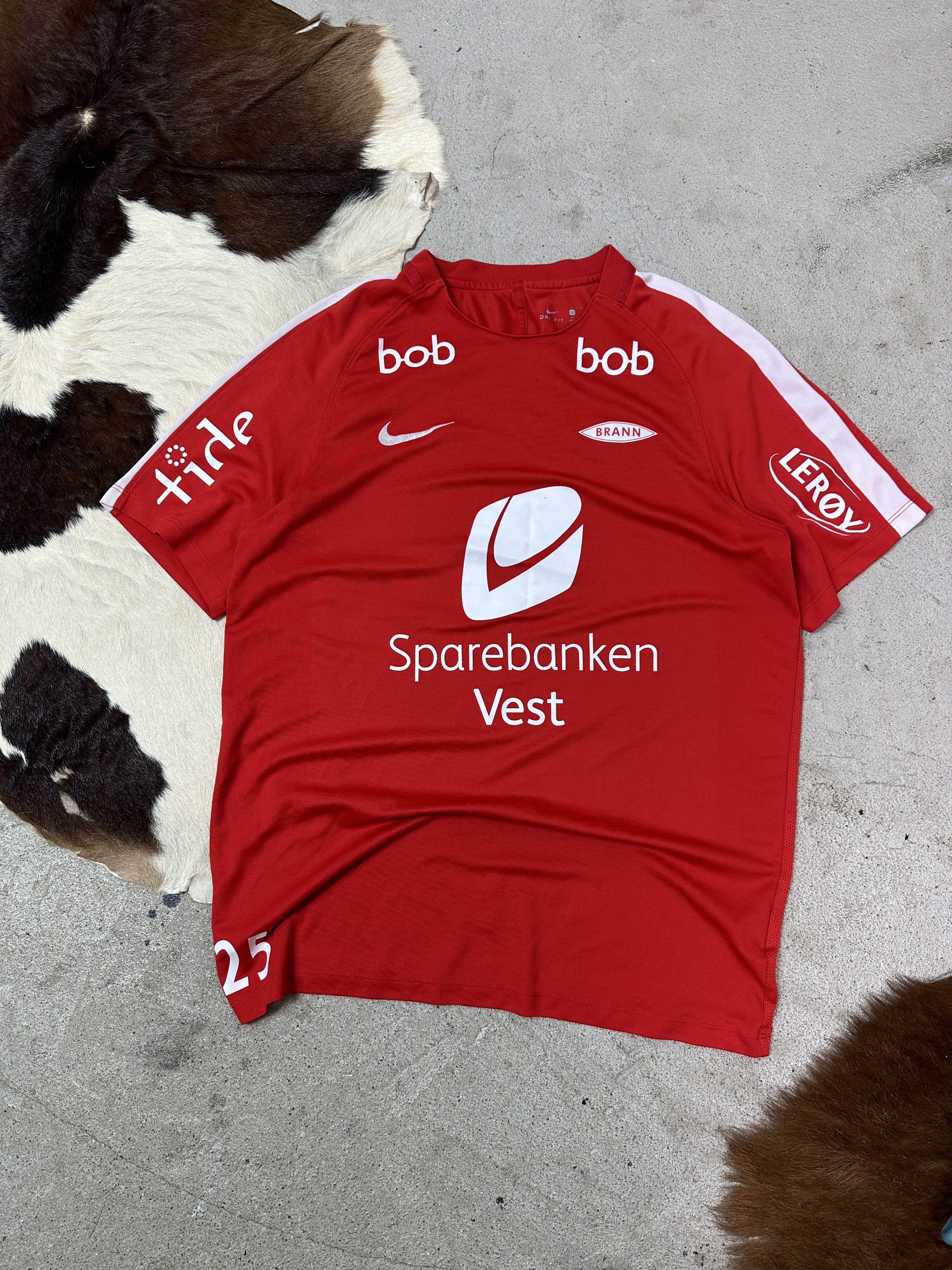 Nike Vintage Sportswear Nike SK Brann 17/18 Jersey Y2K Size US L / EU 52-54 / 3 - 1 Thumbnail