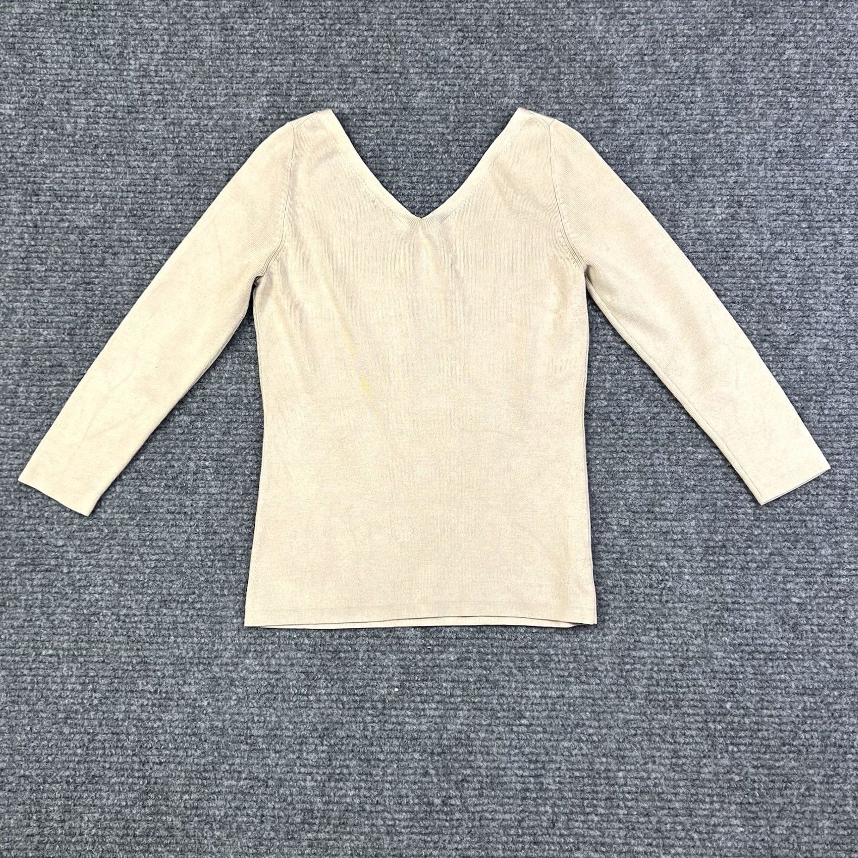 Ann Taylor VINTAGE? No, use original: Ann Taylor Loft V-Neck Flattering Stretch Fit Shirt Women’s XS Beige 3/4 Sleeve Size XS / US 0-2 / IT 36-38 - 4 Thumbnail