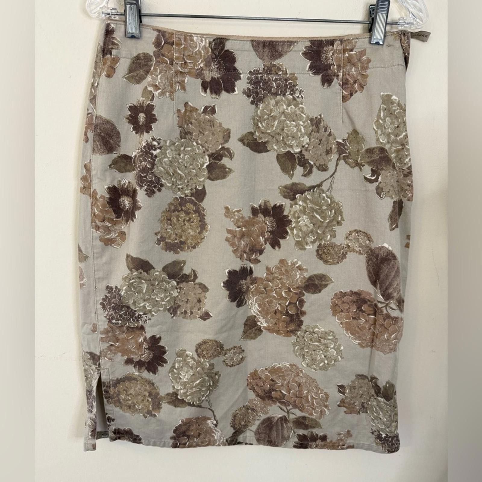 Other Liz Claiborne floral skirt neutral tan brown cream 8P Size 30" / US 8 / IT 44 - 1 Thumbnail