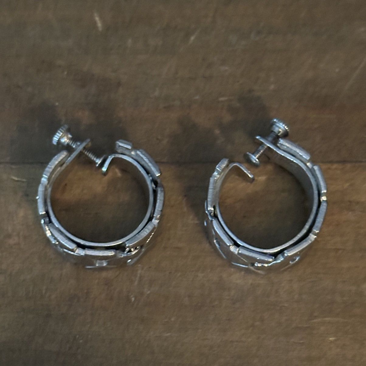 Vintage Vintage silver tone abstract screw back hoop earrings Size ONE SIZE - 4 Thumbnail
