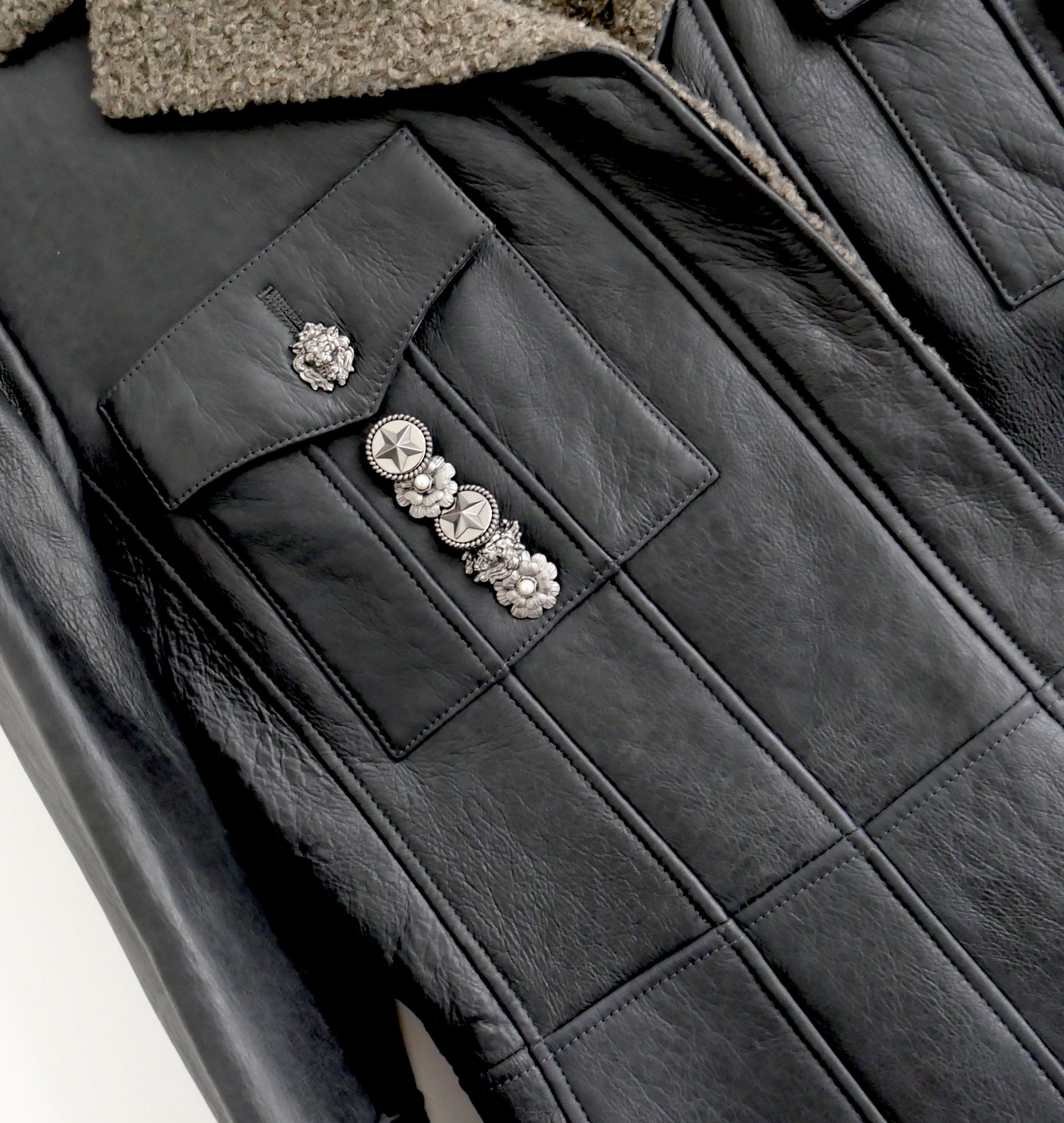 Chanel Chanel Pre-Fall 2007 Button Trim Leather & Shearling Jacket Size S / US 4 / IT 40 - 2 Thumbnail