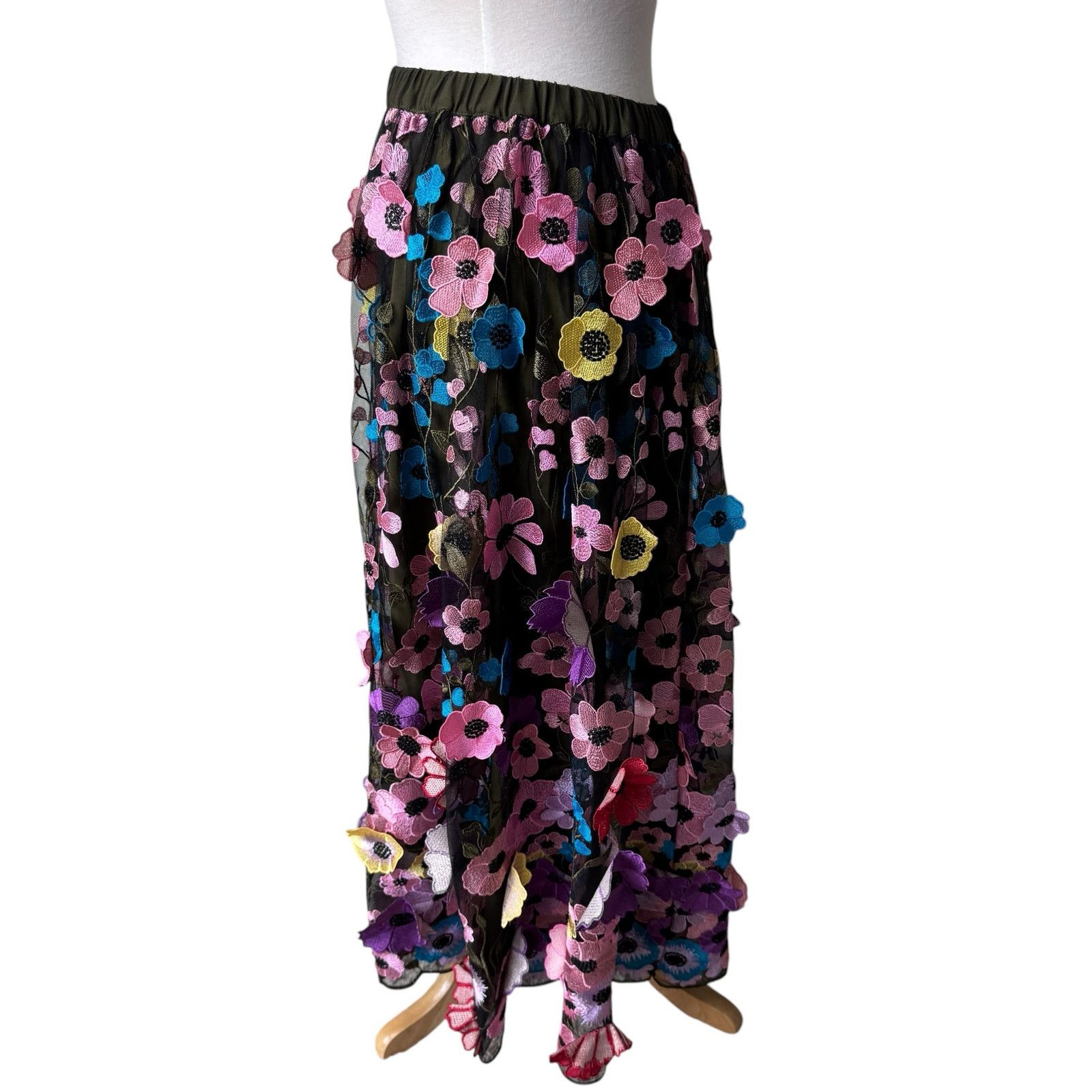 Anthropologie ANTHROPOLOGIE Maeve Floral Appliqué Pull On Midi Skirt Size 26" / US 2 / IT 38 - 7 Thumbnail