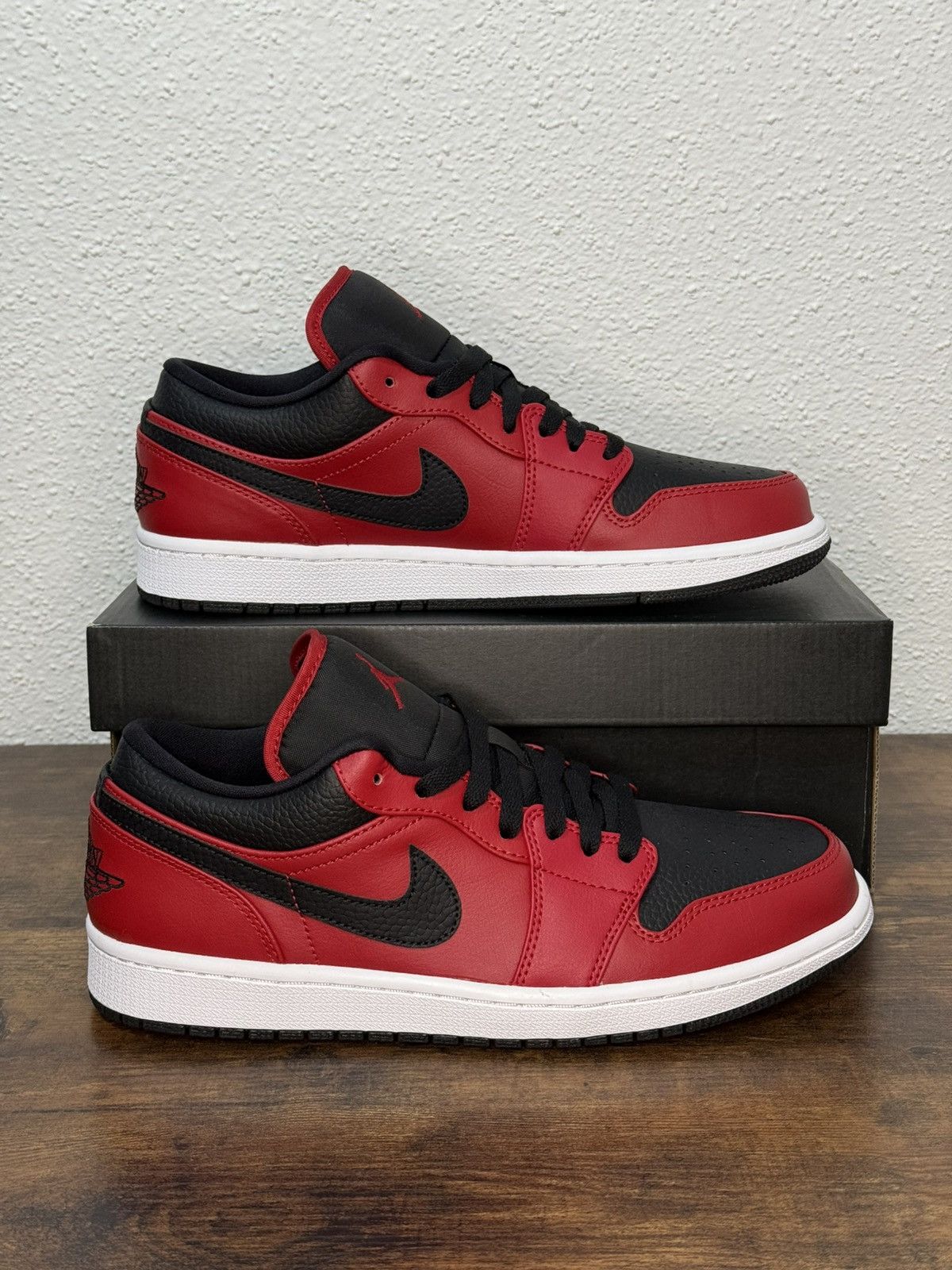 Jordan Brand × Nike Nike Air Jordan 1 Low Reverse Bred Pebbled Swoosh size 9 Size US 9 / EU 42 - 8 Thumbnail