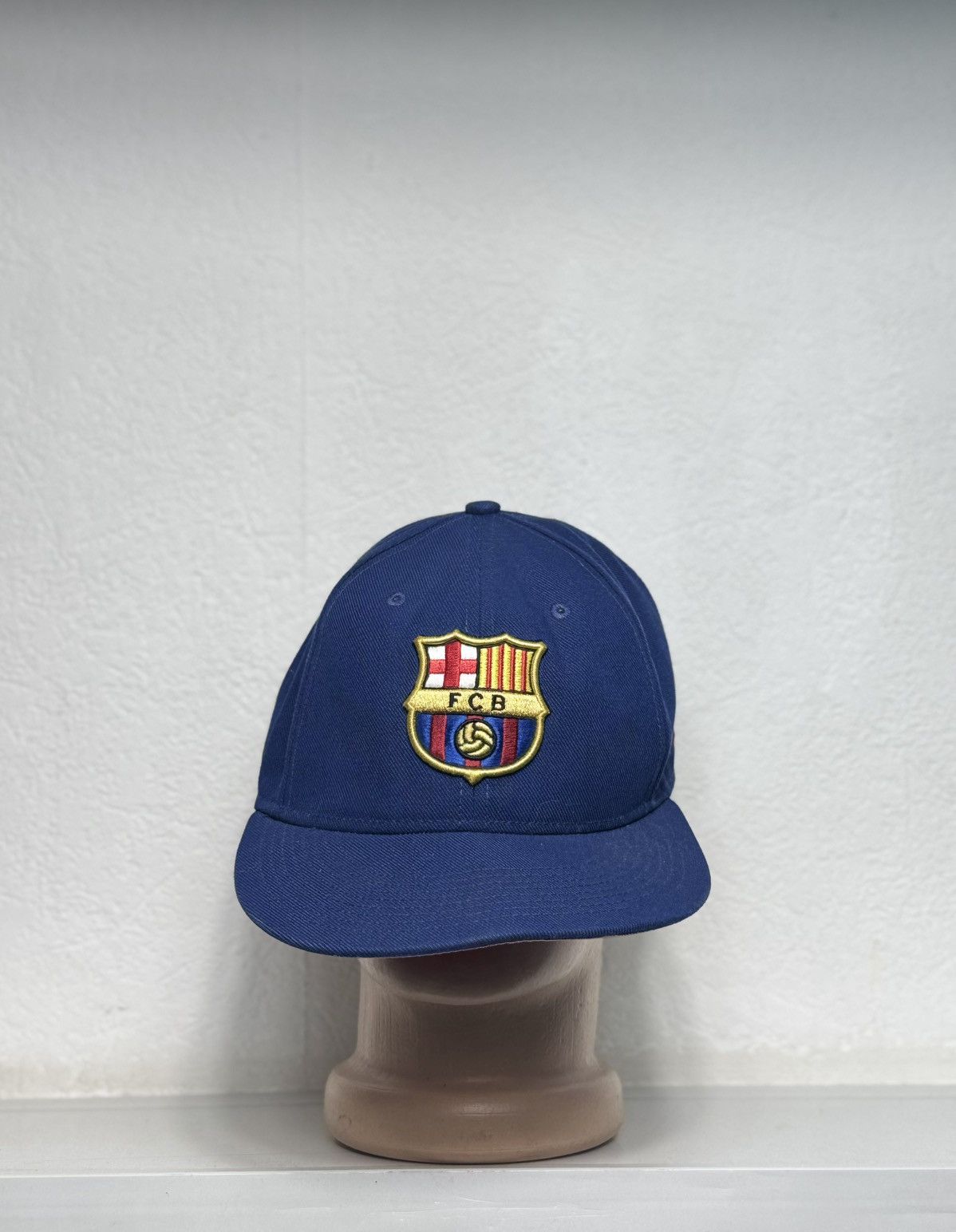 Nike Nike FC Barcelona Vintage Soccer Cap Jersey Big Logo Size ONE SIZE - 1 Thumbnail