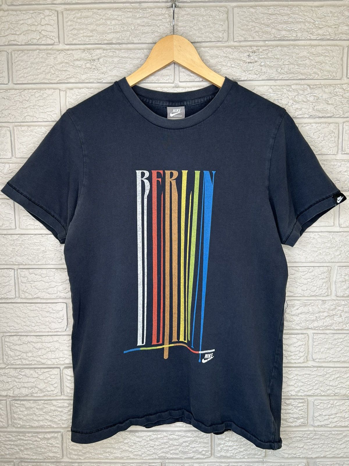 Nike Vintage Nike Berlin Germany Drip T Shirt Size US M / EU 48-50 / 2 - 2 Thumbnail