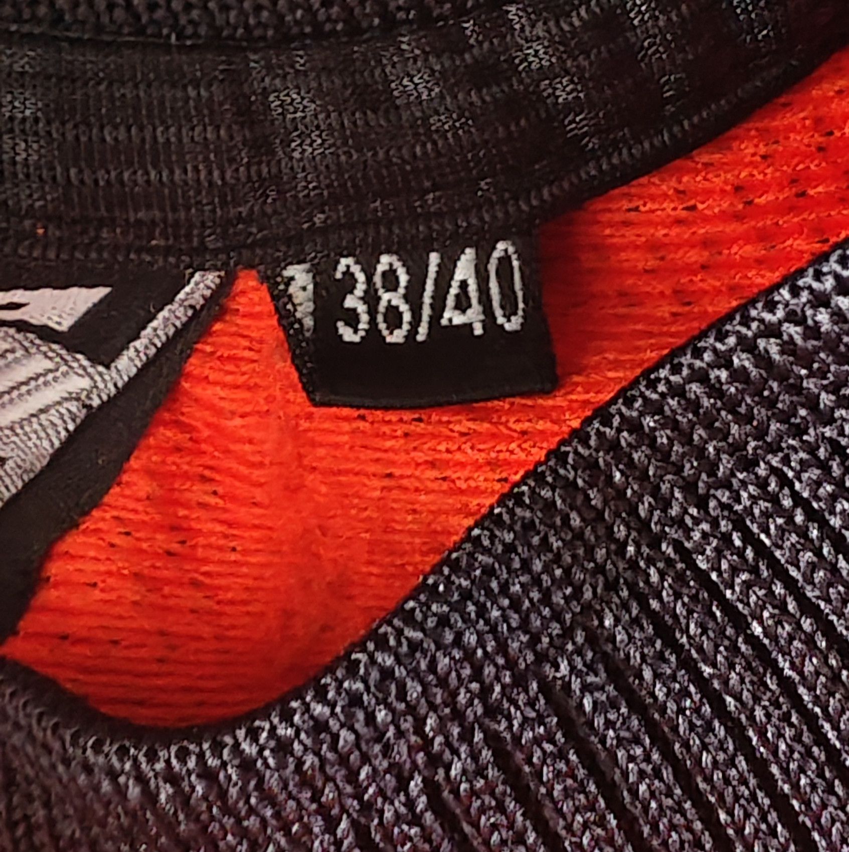Other Dundee United 2000 Home jersey Scotland TFG Size US M / EU 48-50 / 2 - 6 Thumbnail