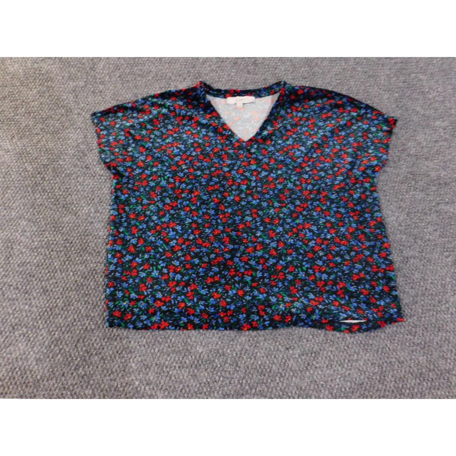 Loft VINTAGE? No. LOFT Blouse Shirt Womens XS Black Floral V-Neck Short Sleeve Curved Hem Jersey Lightweight Stretch Size XS / US 0-2 / IT 36-38 - 2 Thumbnail