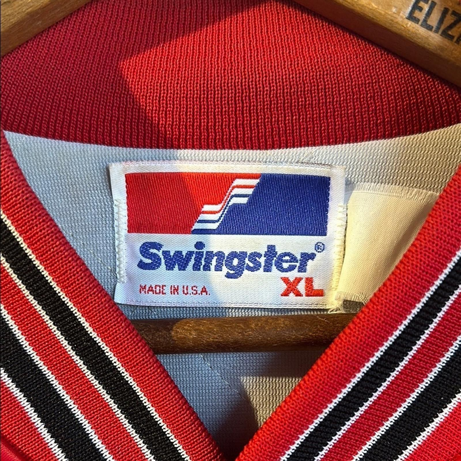 Swingster Vintage Chicago Bulls Red Satin Jacket Size US XL / EU 56 / 4 - 2 Thumbnail