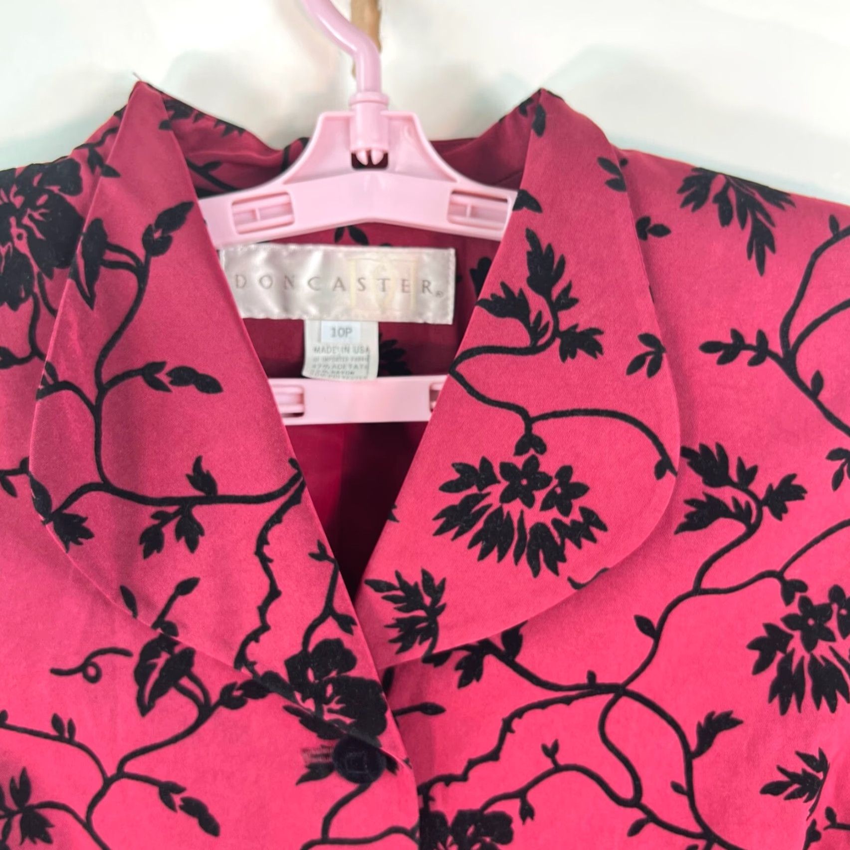 Vintage VINTAGE Doncaster Women’s Floral Blazer Jacket Size 10P Red Long Sleeve Classic Casual Size L / US 10 / IT 46 - 3 Thumbnail