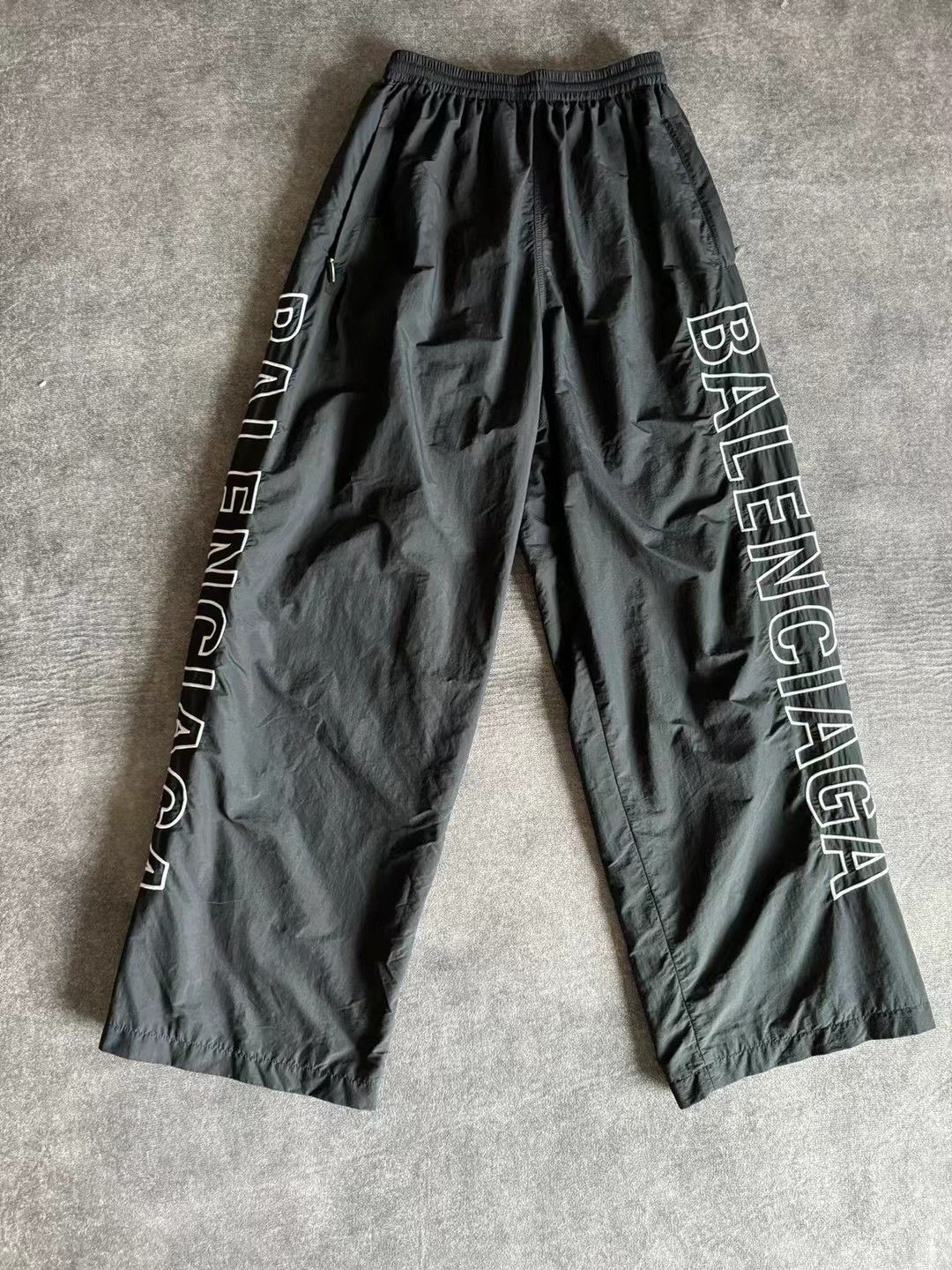 Balenciaga Balenciaga Outline Tracksuit Nylon Sweatpants 2501-Nextarro Size US 26 / EU 42 - 1 Thumbnail
