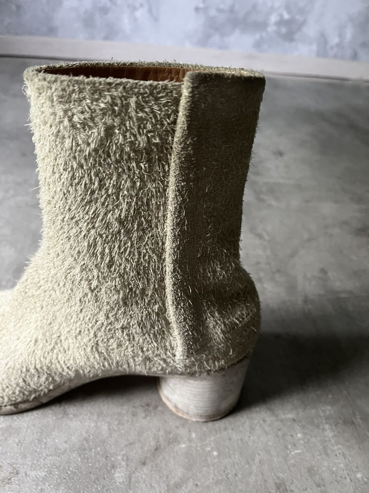 Maison Margiela Maison Margiela distressed look tabi heel fur boots Size US 10 / EU 43 - 14 Thumbnail