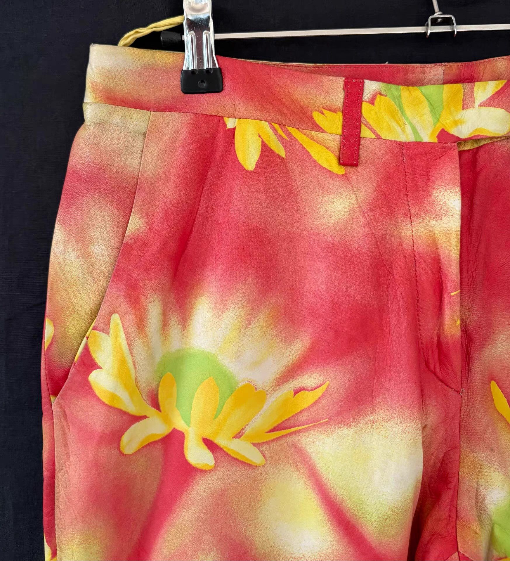 Versace Gianni Versace Women's Floral Print Leather Pants Ｑ21 Size 27" / US 4 / IT 40 - 4 Thumbnail