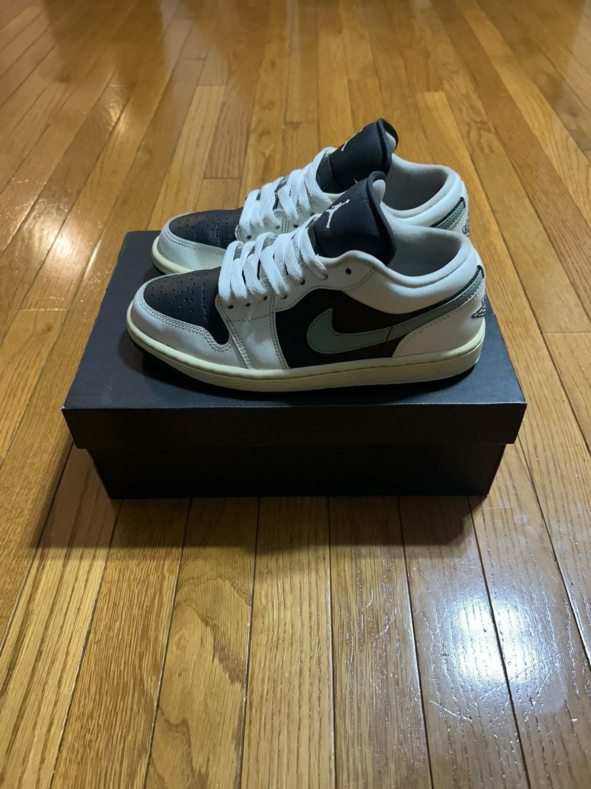 Jordan Brand Wmns Air Jordan 1 Low Jade Smoke Size US 7.5 / IT 37.5 - 5 Thumbnail