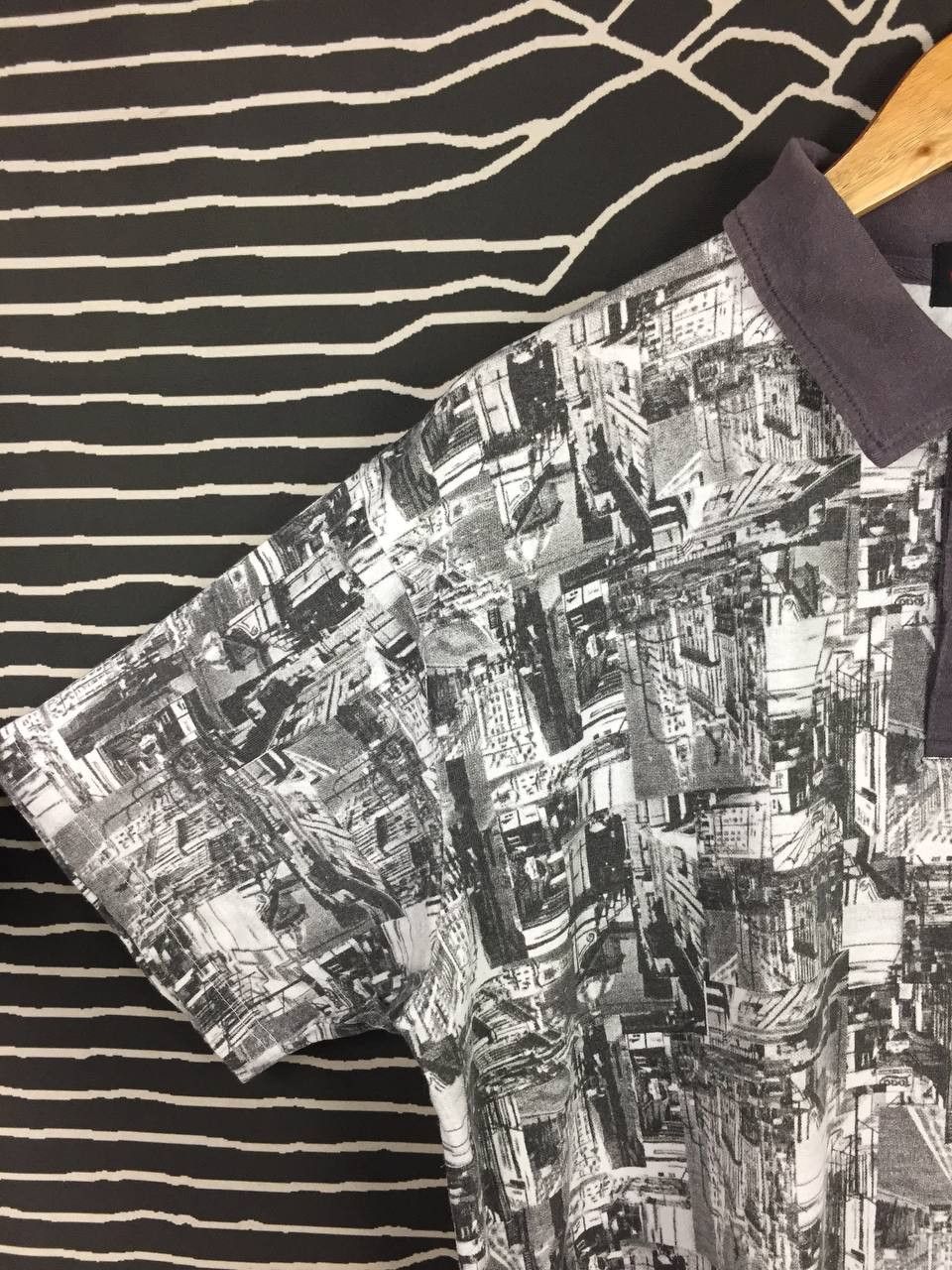 Airwalk Vtg 00s Airwalk Cityscape All Over Print Skate Polo Shirt Size US XL / EU 56 / 4 - 5 Thumbnail