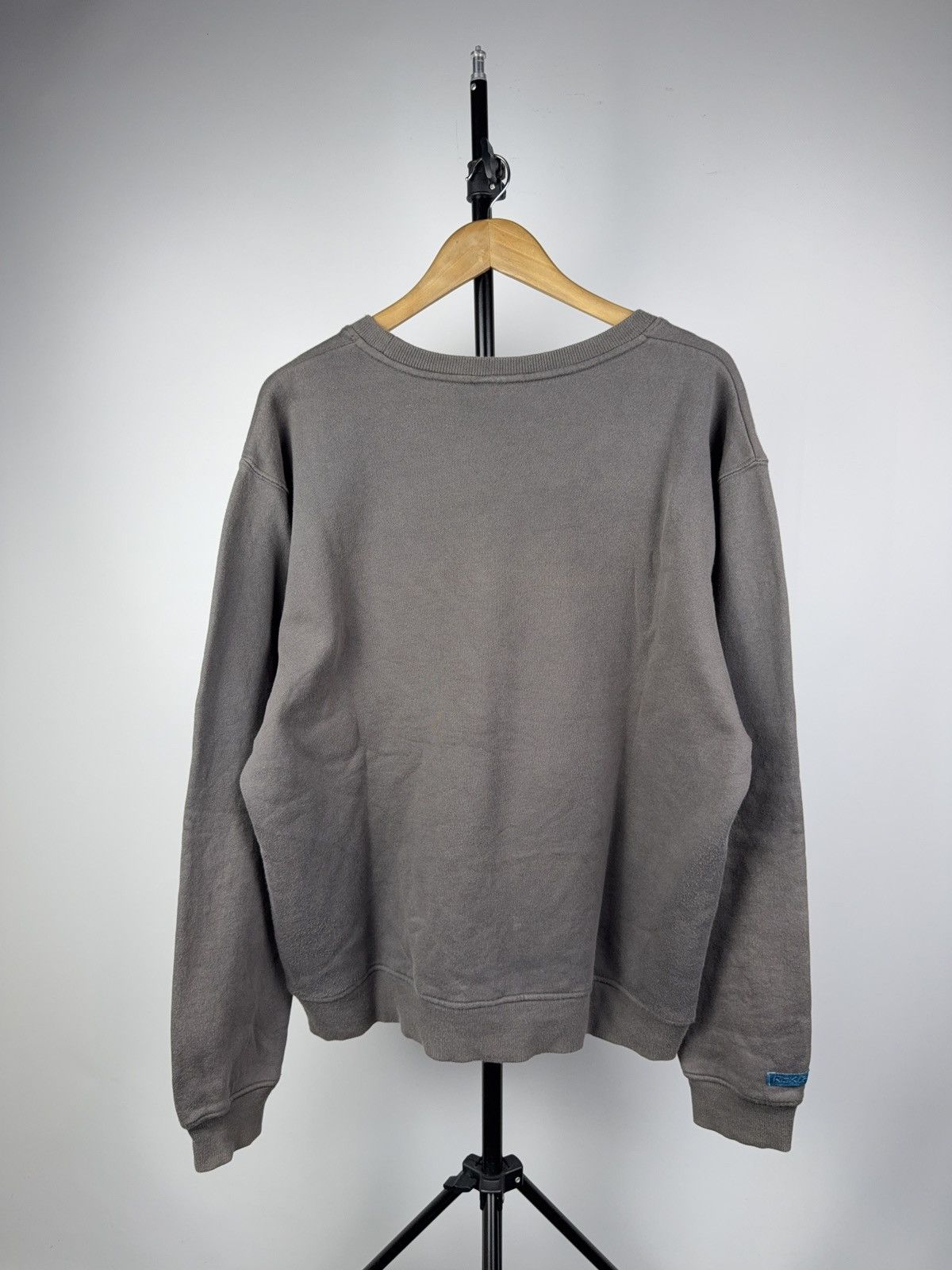 Reebok 90s Retro Reebok Vintage Faded Crewneck Sweatshirt Big Logo Size US L / EU 52-54 / 3 - 9 Thumbnail