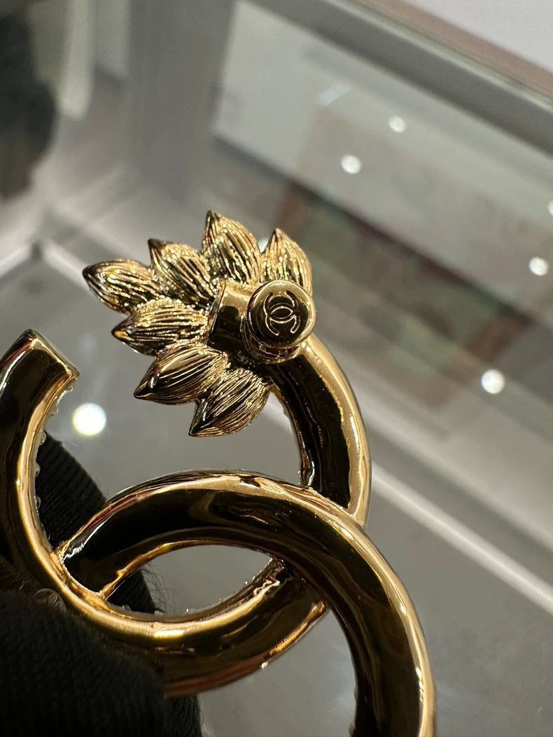 Chanel Chanel Gold CC Wheat Crystal Brooch 4cm Size ONE SIZE - 5 Thumbnail