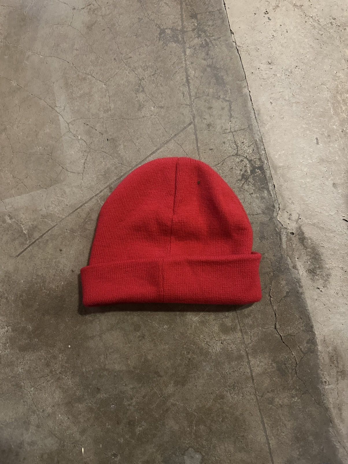 New Era × Undefeated New era x undefeated red og logo beanie Size ONE SIZE - 2 Thumbnail