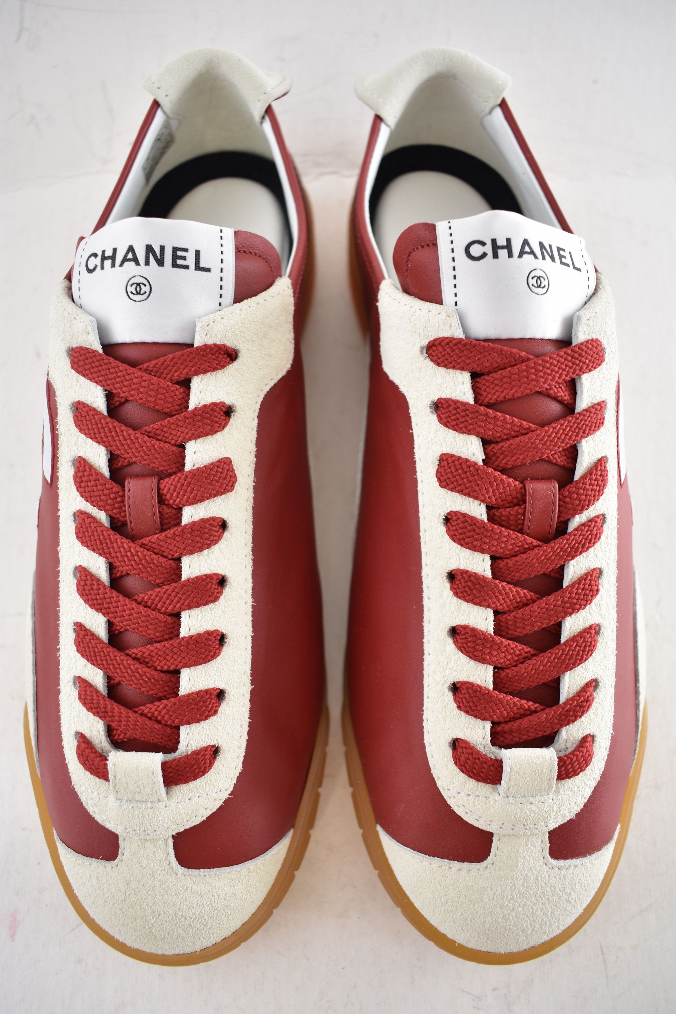 Chanel 26P White Leather Suede CC Logo Runner Trainer Sneaker 39.5 Size US 9.5 / IT 39.5 - 9 Thumbnail