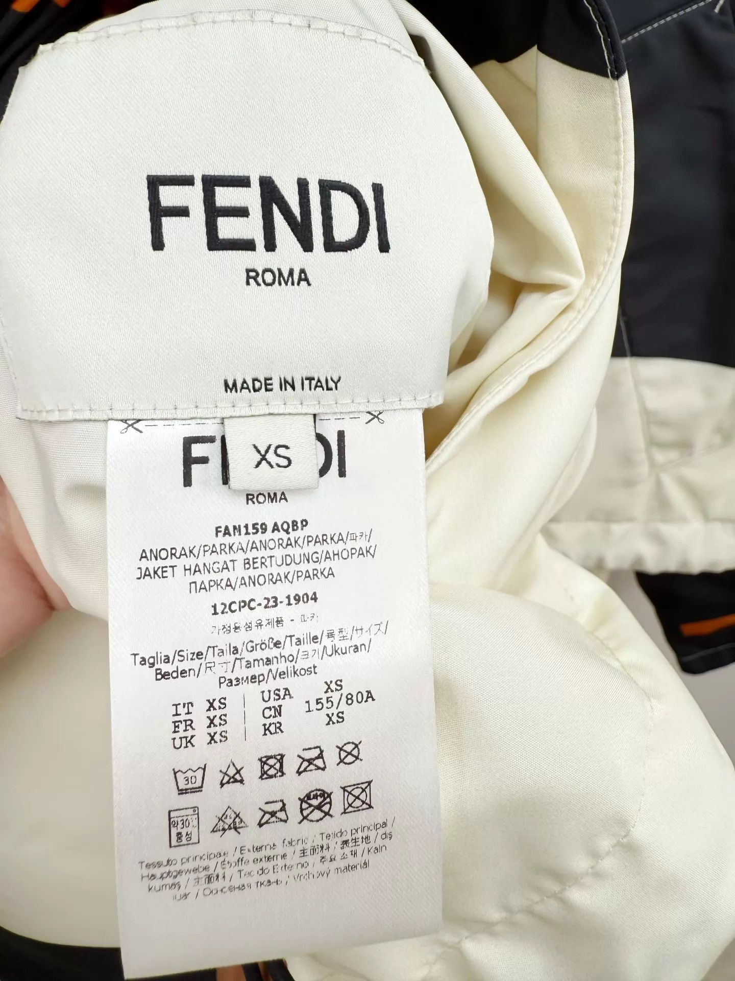 Fendi Fendi new with tags shell jacket XS Size XS / US 0-2 / IT 36-38 - 3 Thumbnail