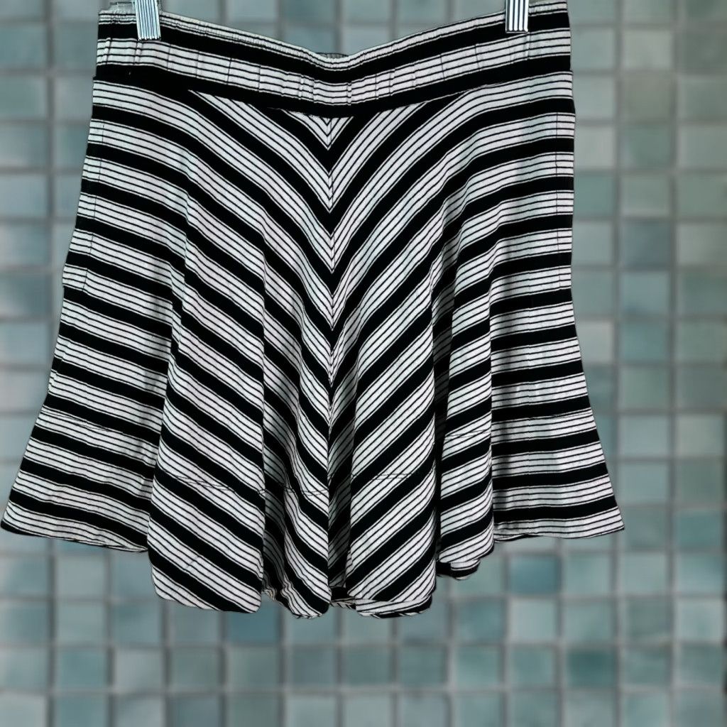 Ann Taylor Ann Taylor Loft Skirt Womens Flat Front Pull On Black Stripe Mini XS Size 26" / US 2 / IT 38 - 1 Thumbnail
