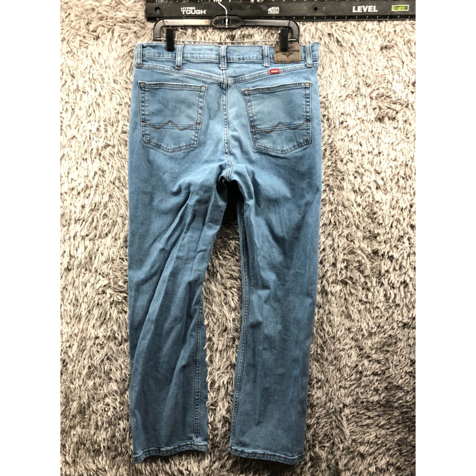 Wrangler Wrangler Jeans Mens 36x32 Straight Leg Mid Rise Medium Wash Blue Denim 5-Pocket Cotton Blend Belt Loops Regular Fit Jeans Size US 36 / EU 52 - 5 Thumbnail