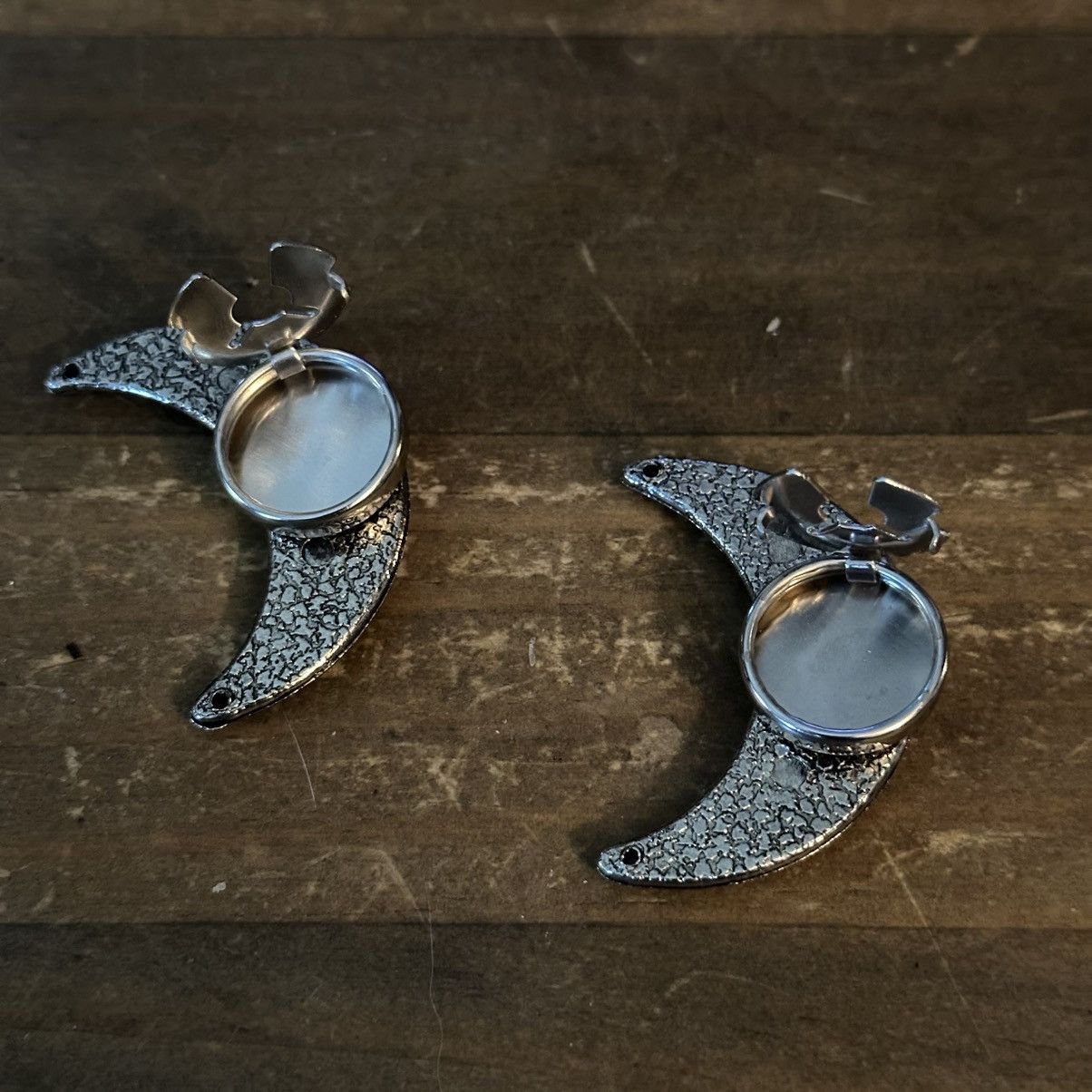 Vintage Vintage silver tone embellished crescent moon button covers Size ONE SIZE - 2 Thumbnail