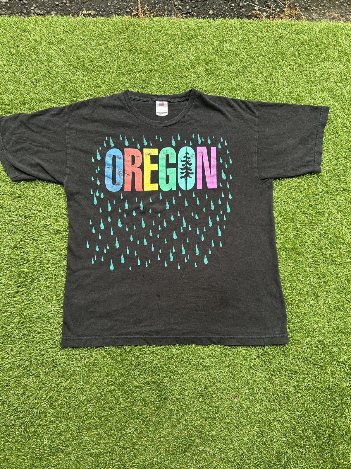 Vintage Vintage 90’s Oregon Rainbow Graphic T-Shirt Size US L / EU 52-54 / 3 - 1 Thumbnail