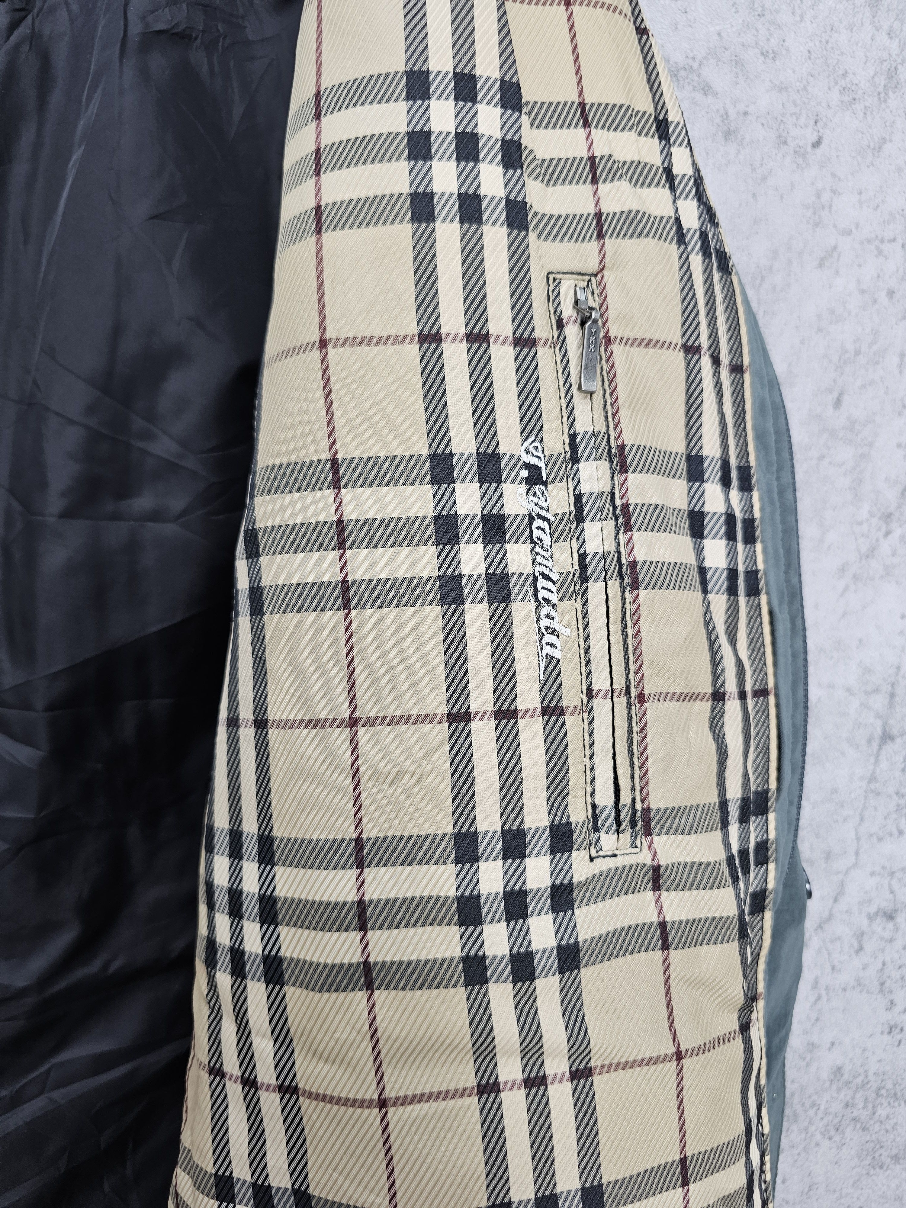 Burberry Vintage Burberry London Plaid Checked Heavy Jacket J0052 Size US M / EU 48-50 / 2 - 12 Thumbnail
