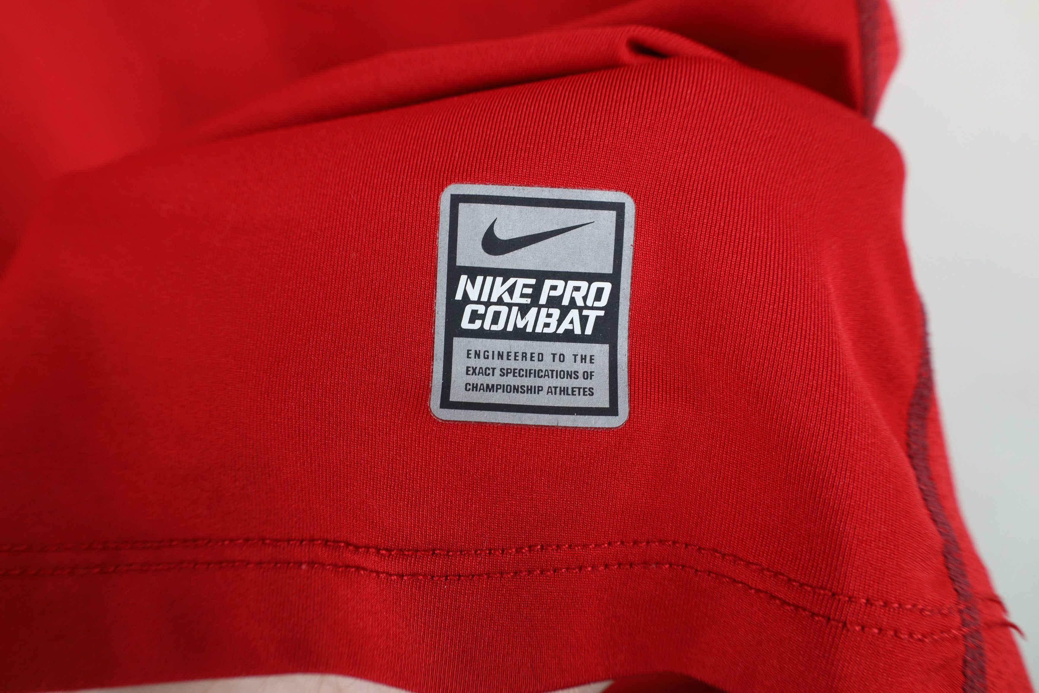 Nike Nike Pro Combat Compression Sleeveless Muscle T-Shirt Size US M / EU 48-50 / 2 - 10 Thumbnail