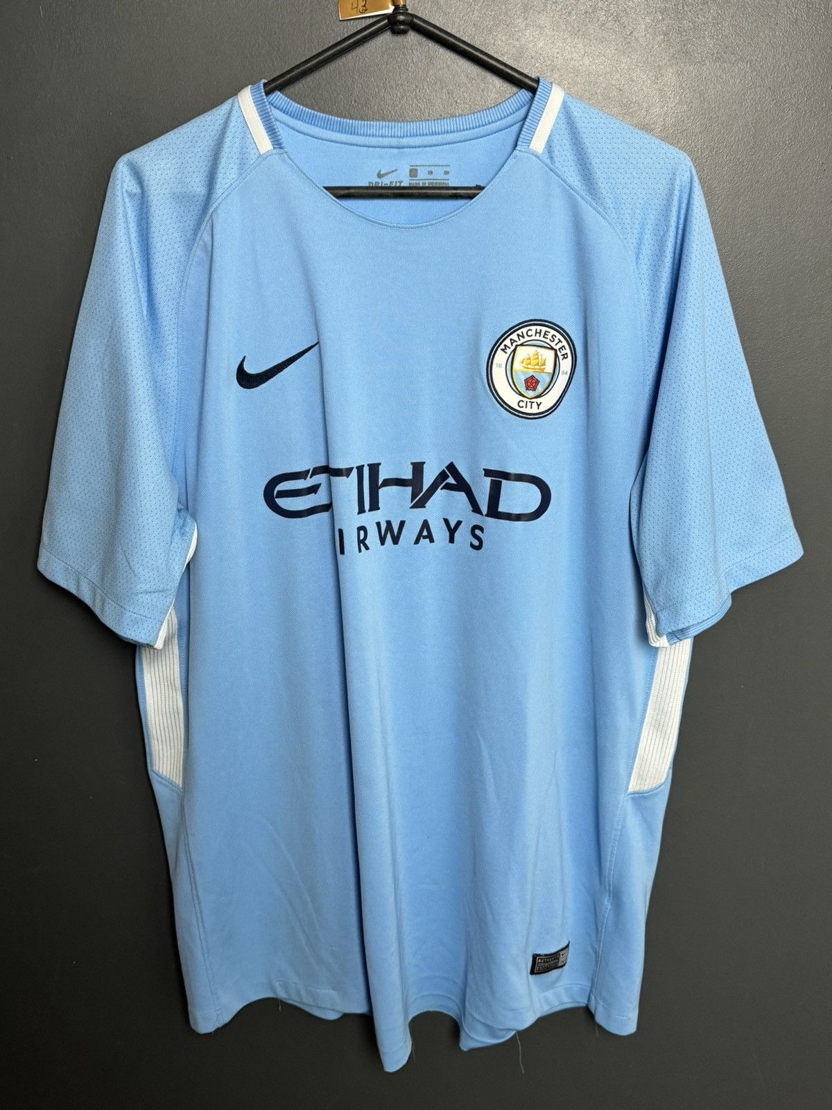 Nike Manchester City 17/18 Home Football Jersey Size US XL / EU 56 / 4 - 1 Thumbnail
