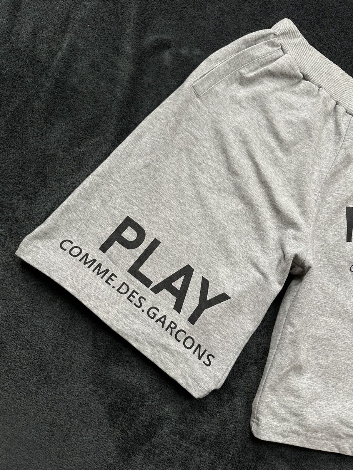 Comme des Garcons play comme des garcons holiday emoji shorts big logo rare Size US 34 / EU 50 - 4 Thumbnail
