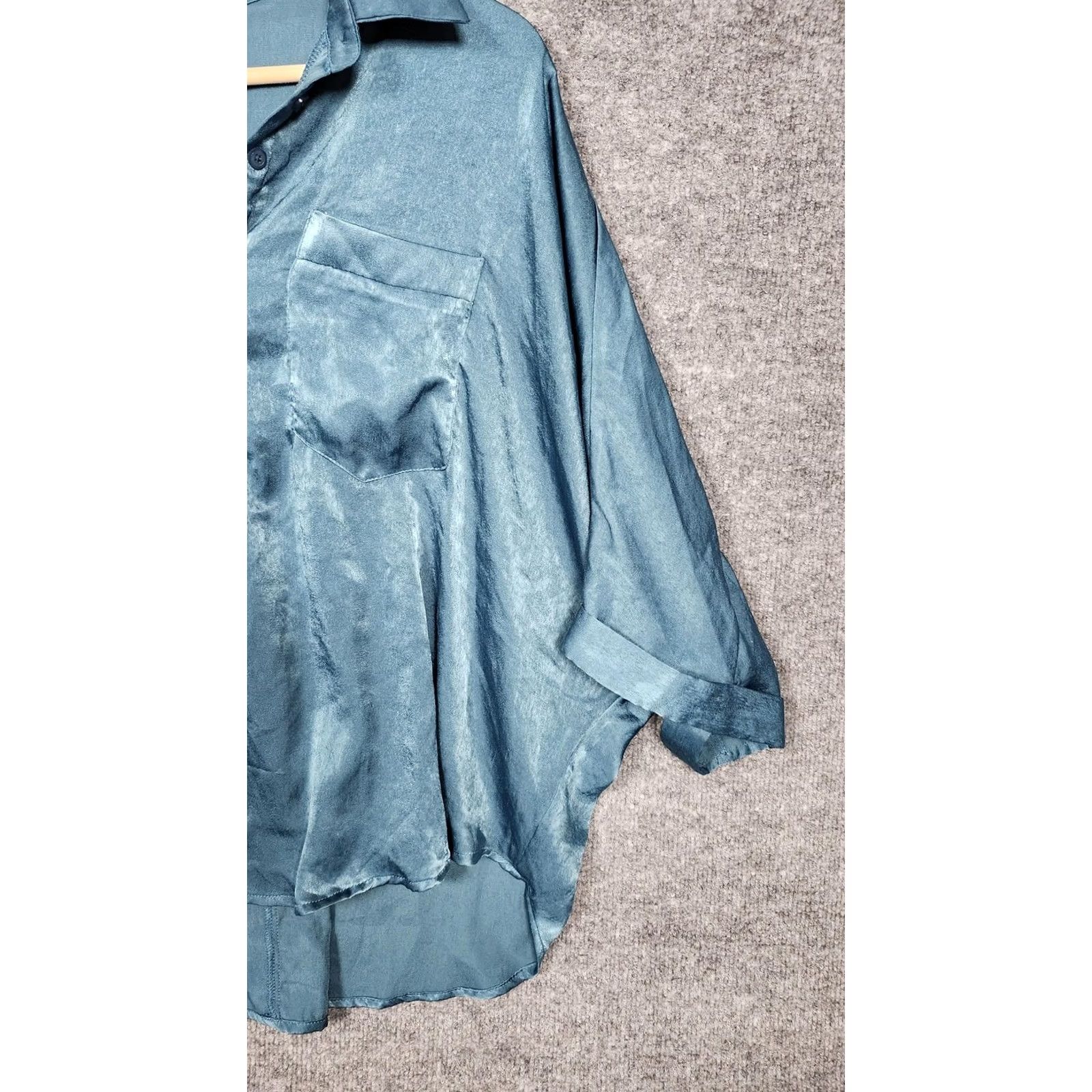 Vintage Andree By Unit Shirt Womens Medium Large Blue Satin High Low Dolman Sleeve Size M / US 6-8 / IT 42-44 - 2 Thumbnail