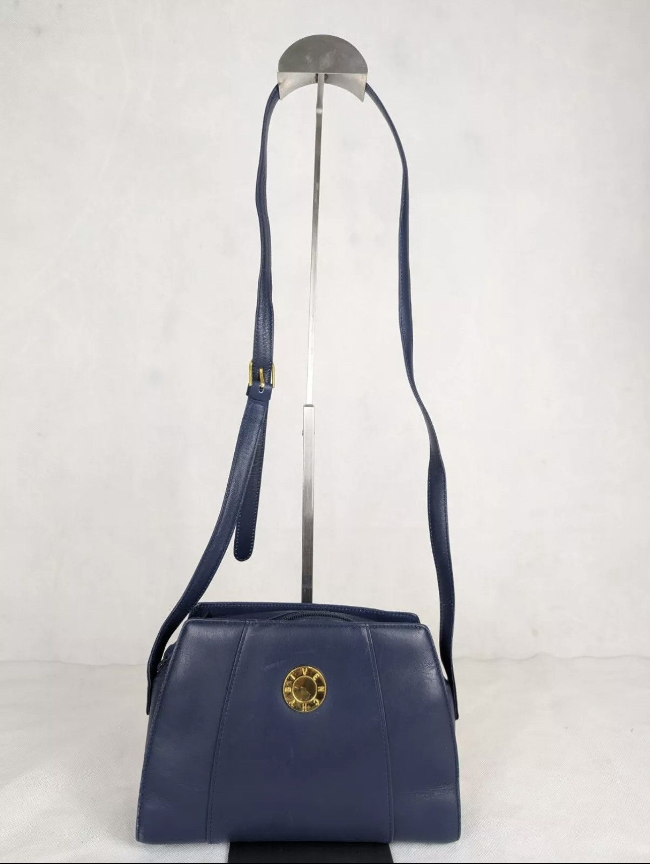 Givenchy Genuine Leather Shoulder Bag Navy Crossbody in Blue, Women's