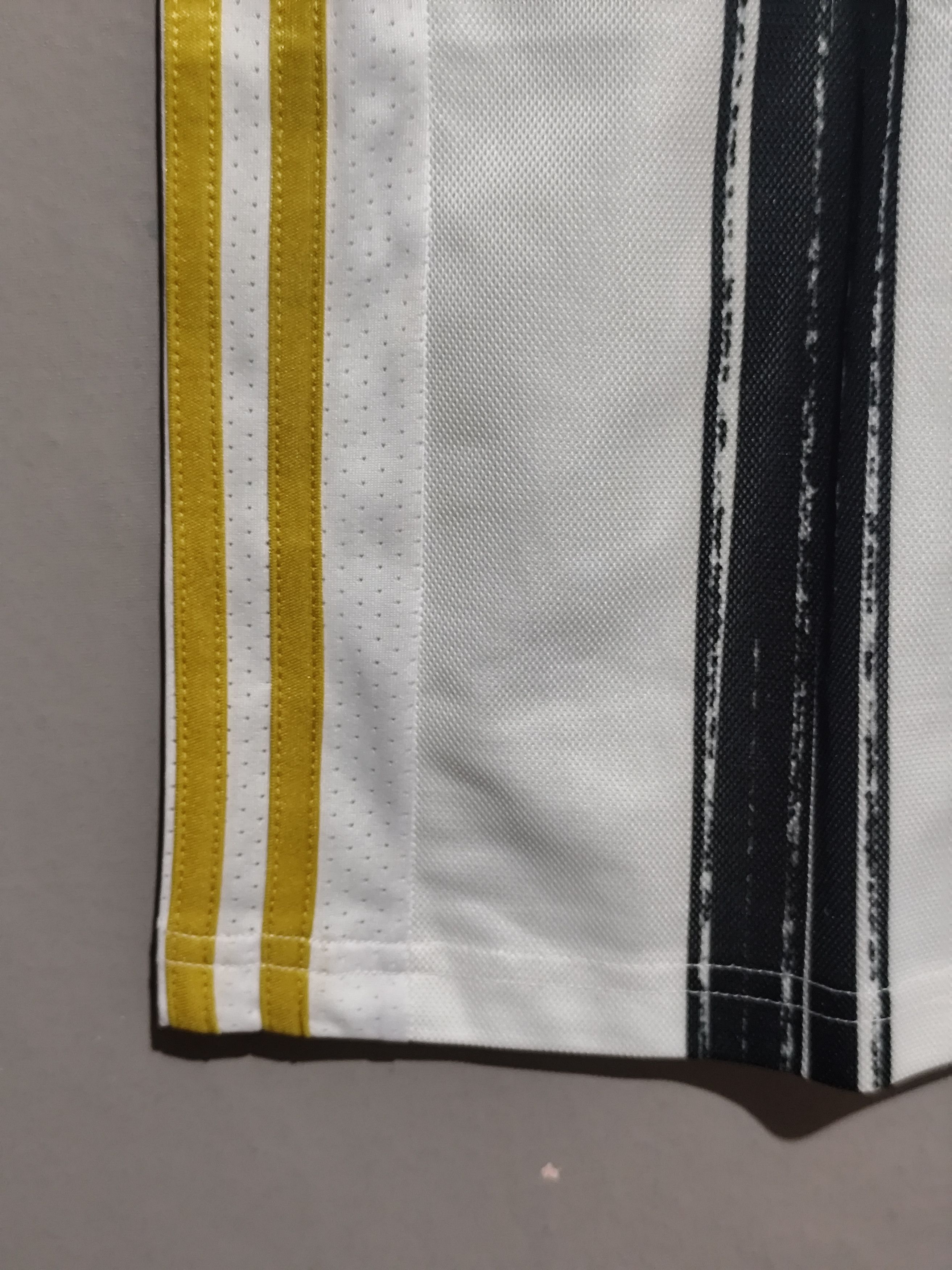 Adidas Adidas x Juventus #7 Cristiano Ronaldo 2020/2021 Home Jersey Size US L / EU 52-54 / 3 - 14 Thumbnail