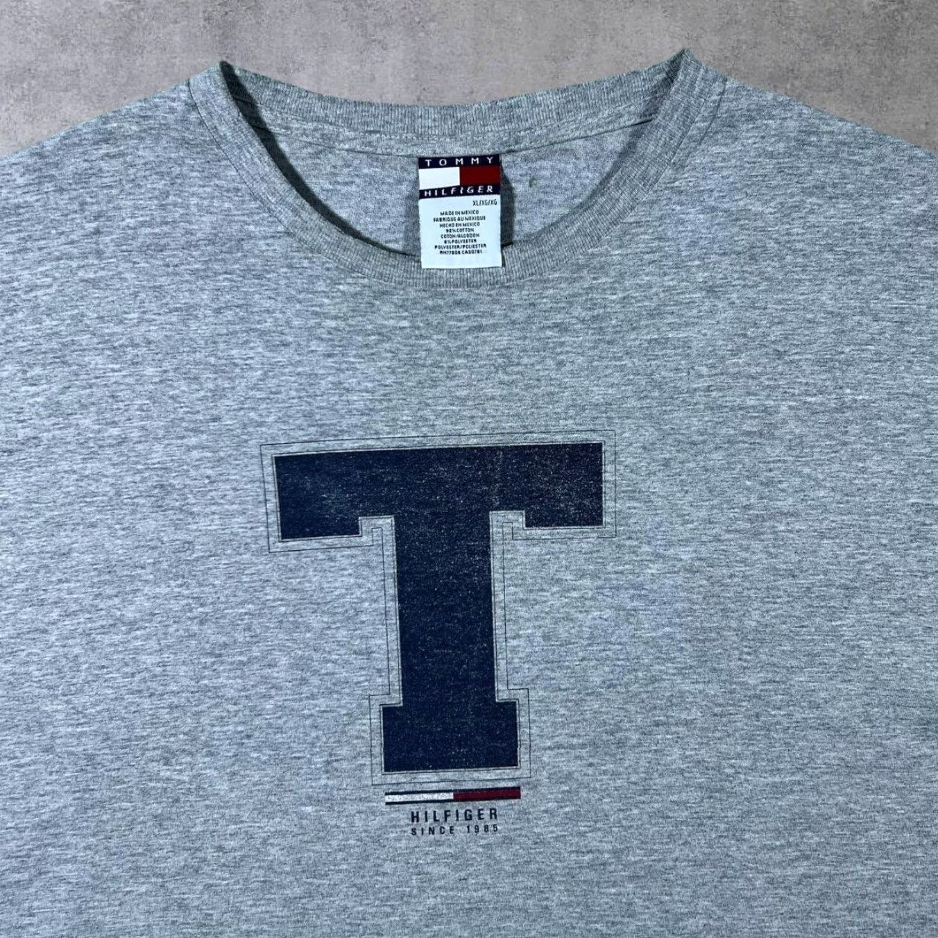 Tommy Hilfiger VINTAGE Tommy Hilfiger Big Logo Spellout Graphic Grey T-Shirt XL Men's Shirt 90s"} Size US XL / EU 56 / 4 - 4 Thumbnail