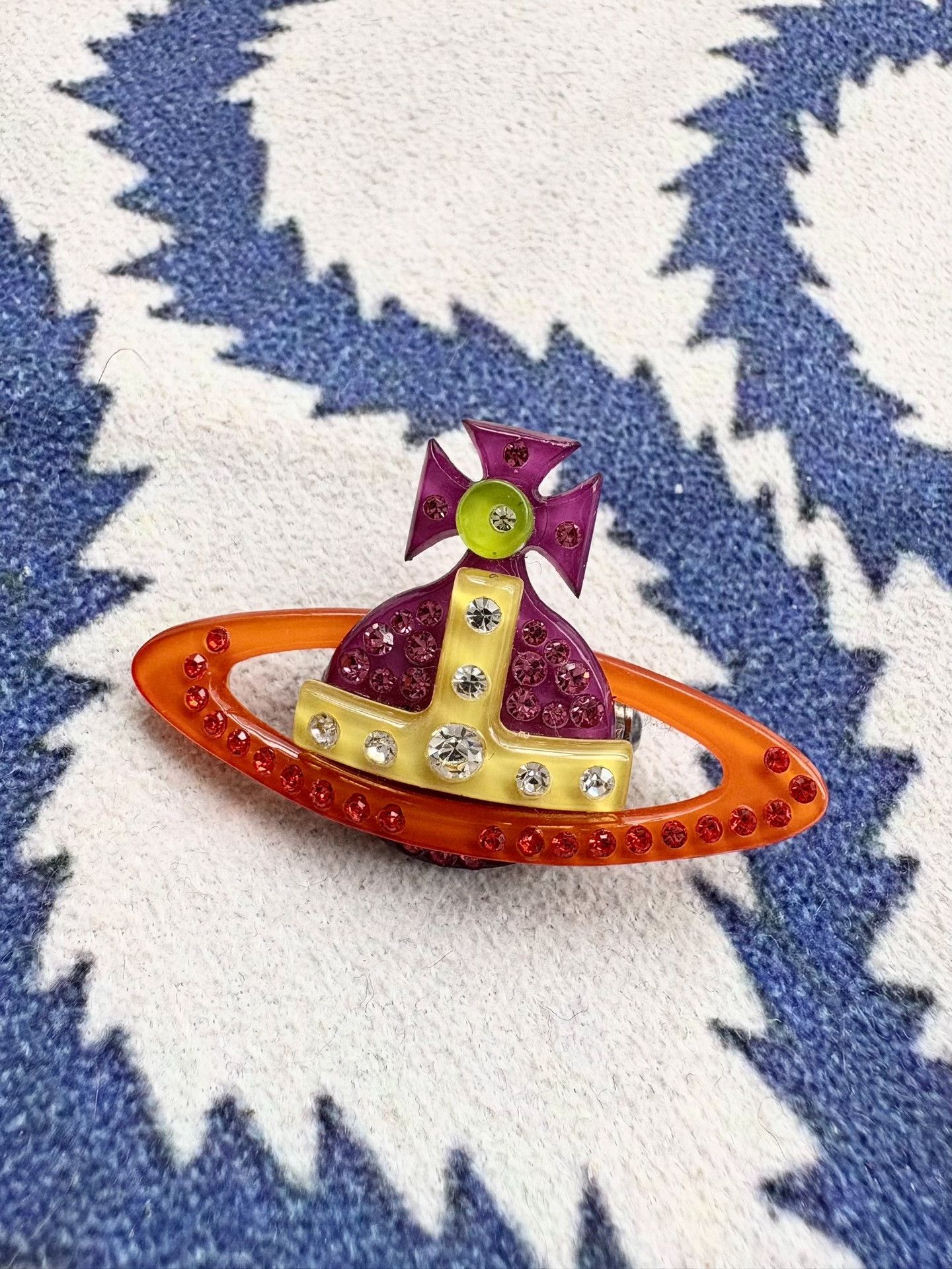 Vivienne Westwood Vivienne Westwood Saturn Acrylic Brooch Size ONE SIZE - 1 Thumbnail