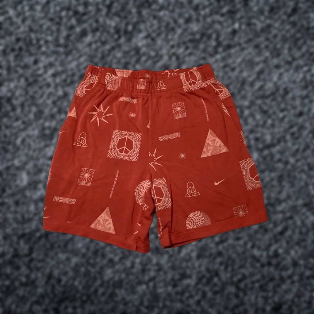 Nike Yoga Therma-FIT Shorts Mens M Red Fleece Peace Print Geometric Casual Activewear