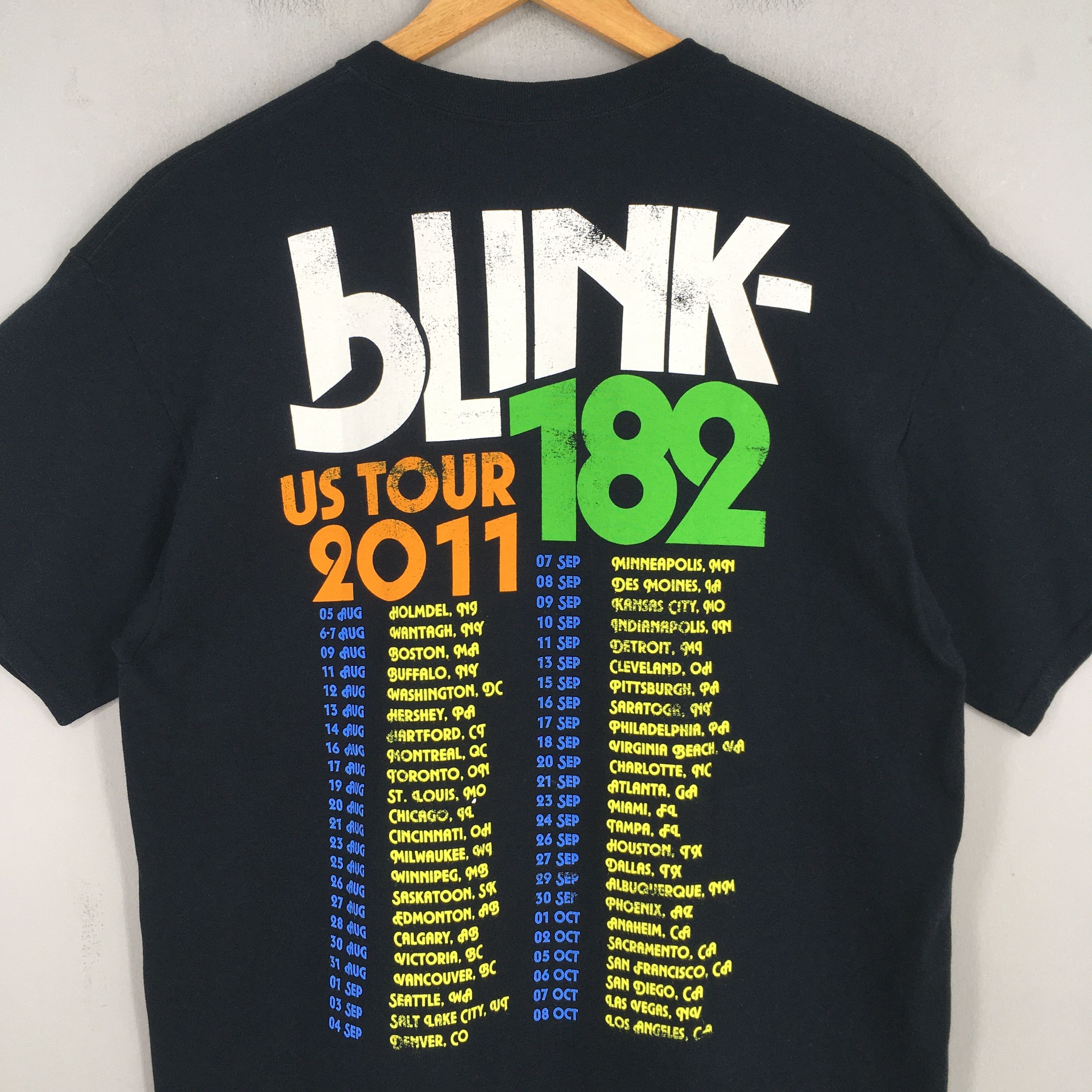 Band Tees Vintage Y2K Blink 182 Tour 2011 T shirt Large Size US L / EU 52-54 / 3 - 7 Thumbnail