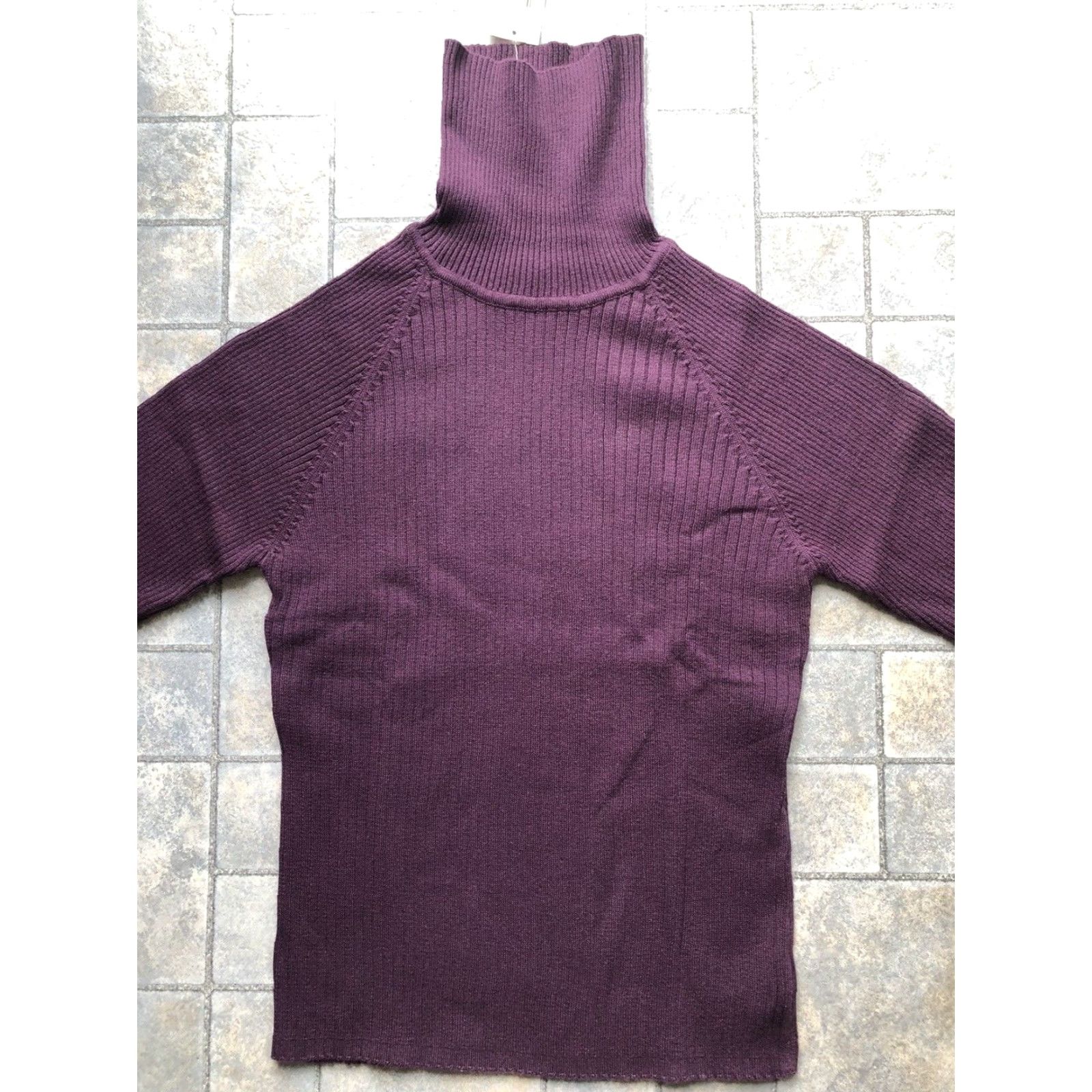 Vintage **Signature Expressions Women's Size S Purple Turtleneck** User: Signature Expressions Women's Size S Purple Turtleneck Winter Classic Sweater Size S / US 4 / IT 40 - 2 Thumbnail